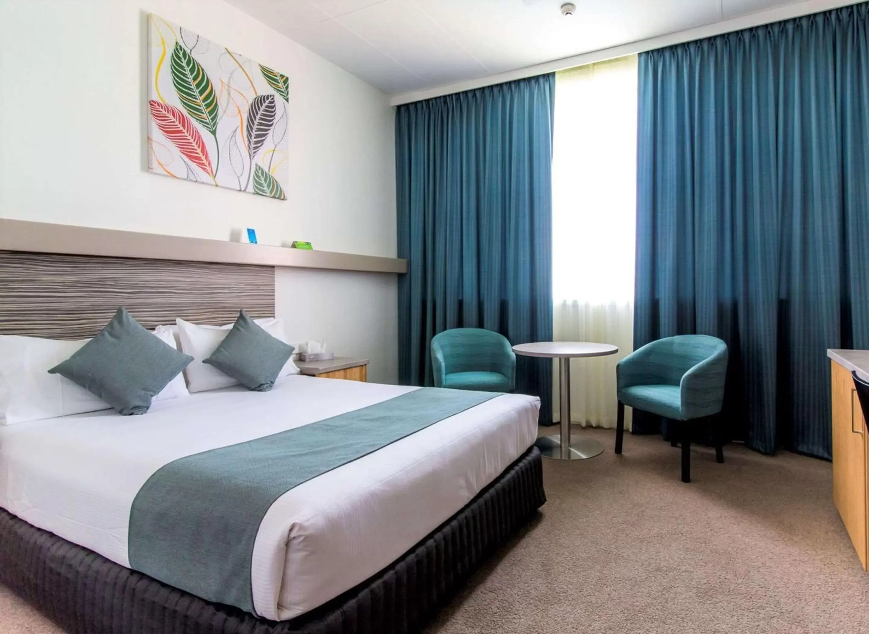 Bedroom, Bed in Comfort Inn Regal Park, North Adelaide