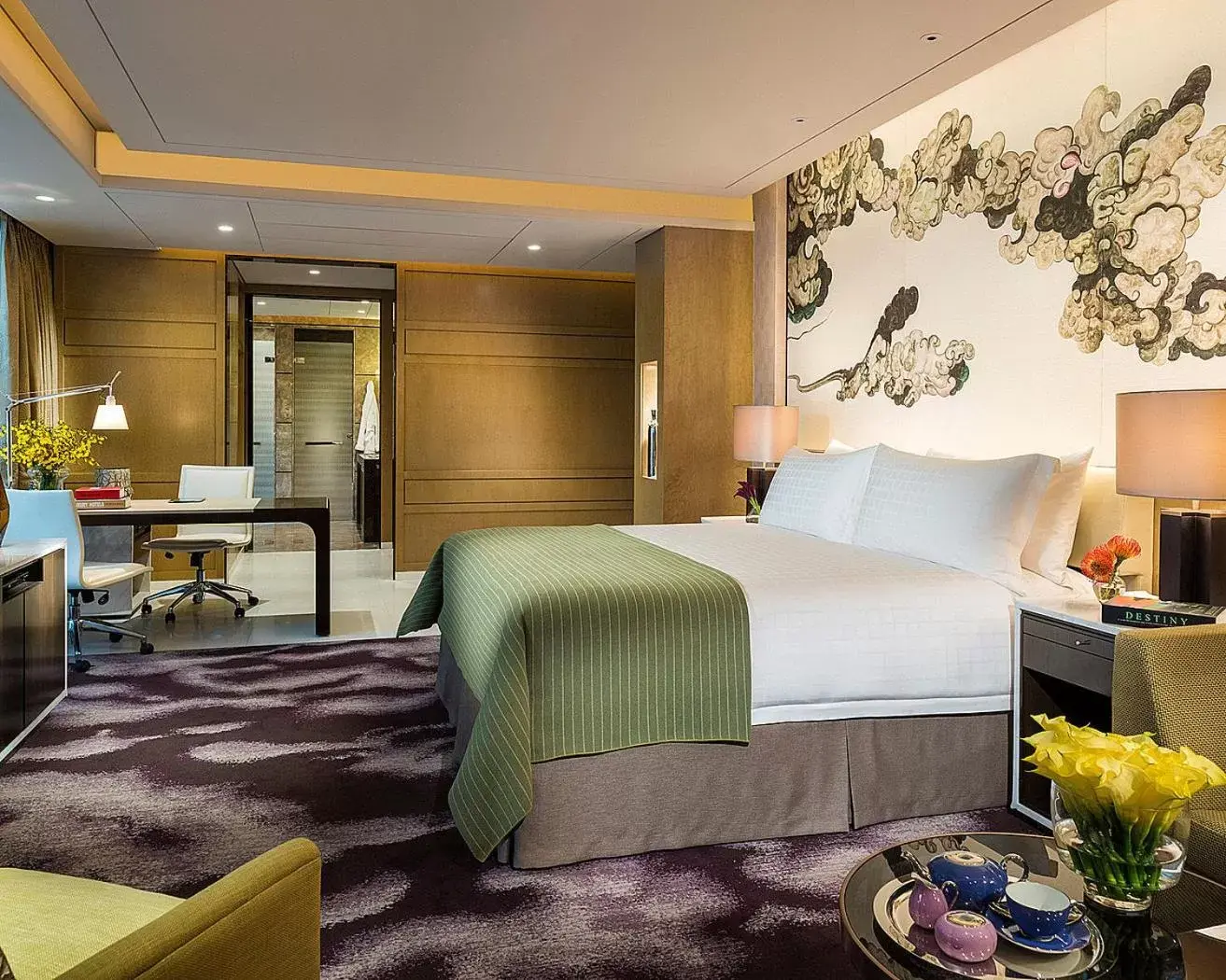 Bedroom in Four Seasons Hotel Shenzhen