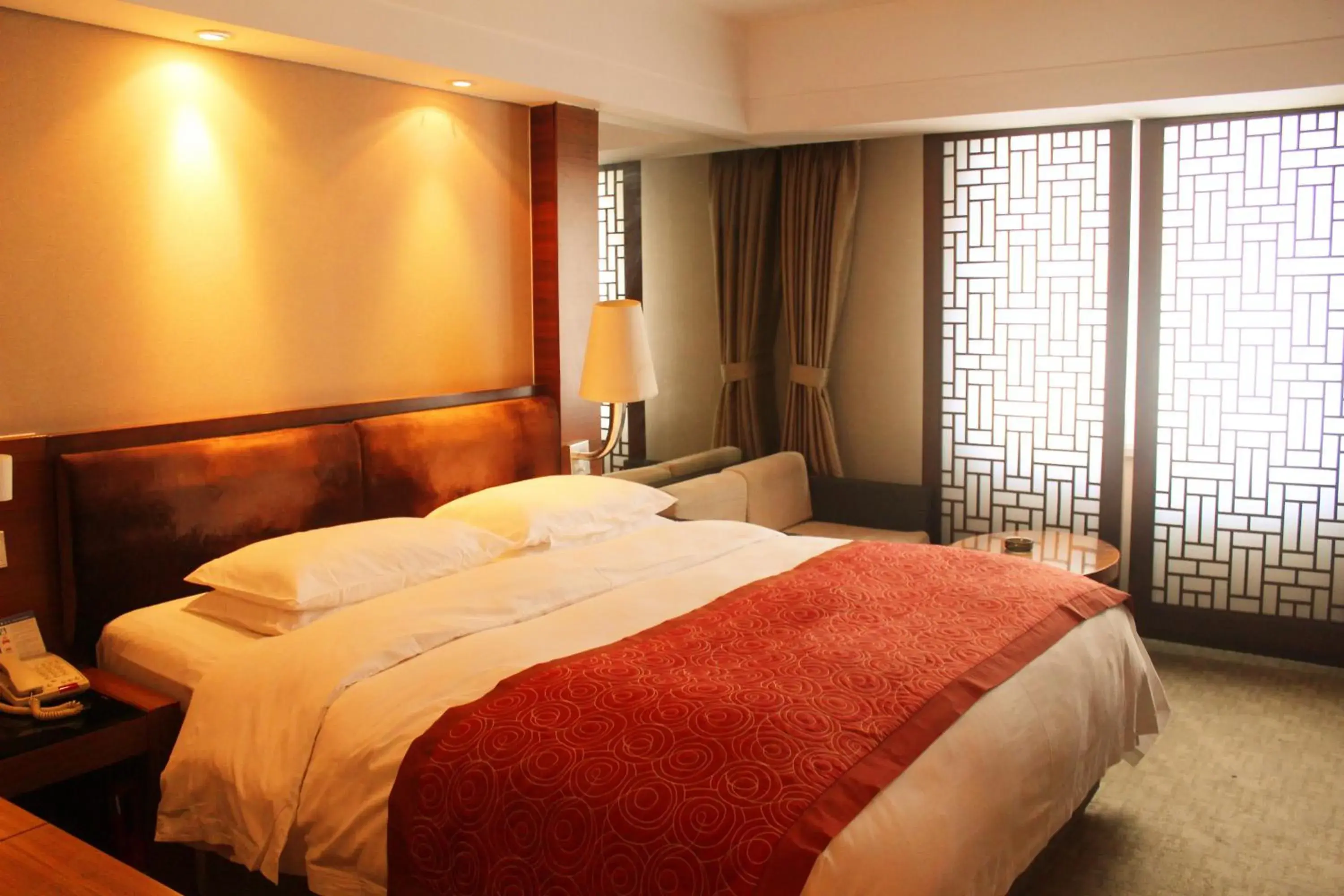 Bedroom, Bed in Beijing Continental Grand Hotel