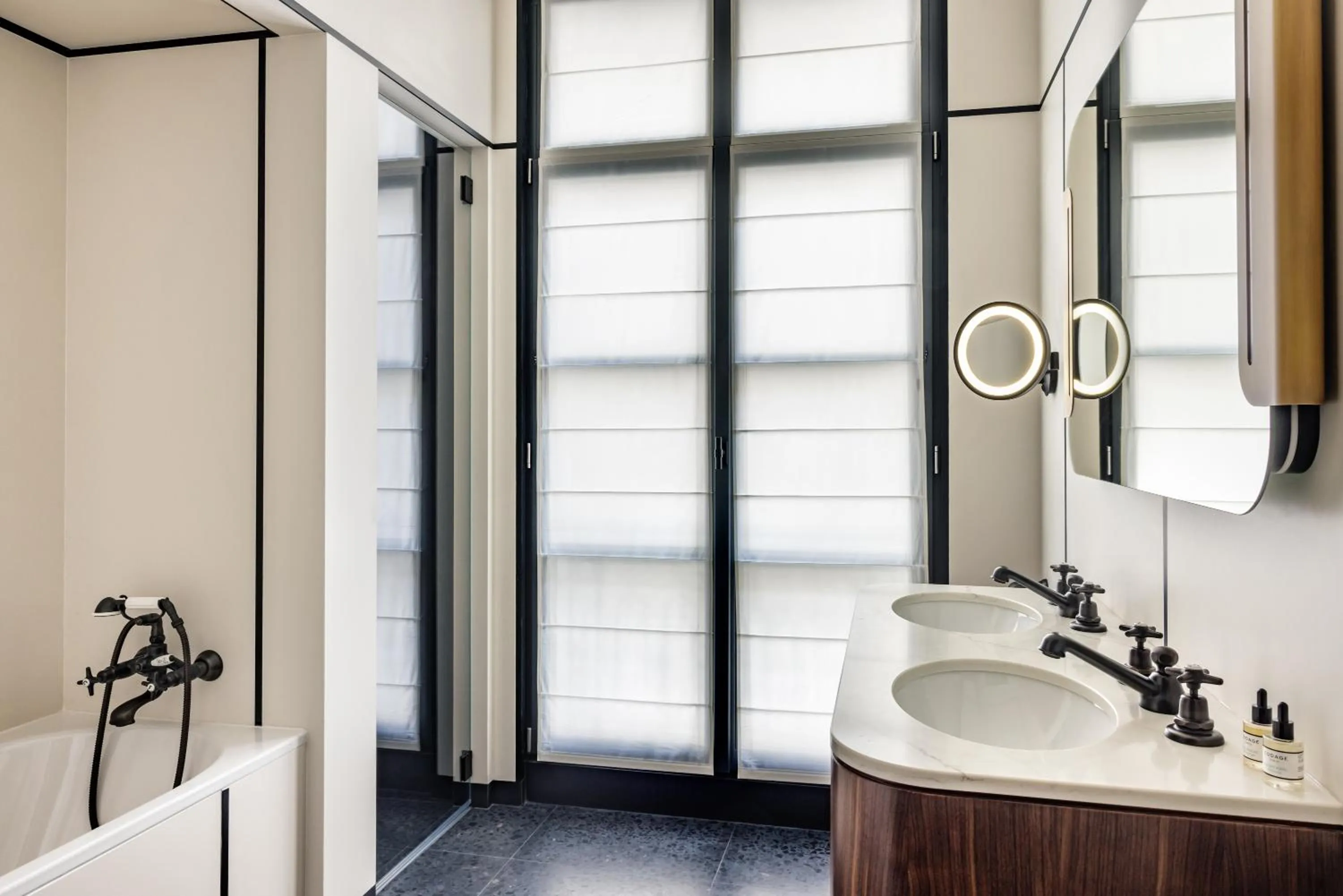 Bathroom in Pavillon Faubourg Saint-Germain & Spa