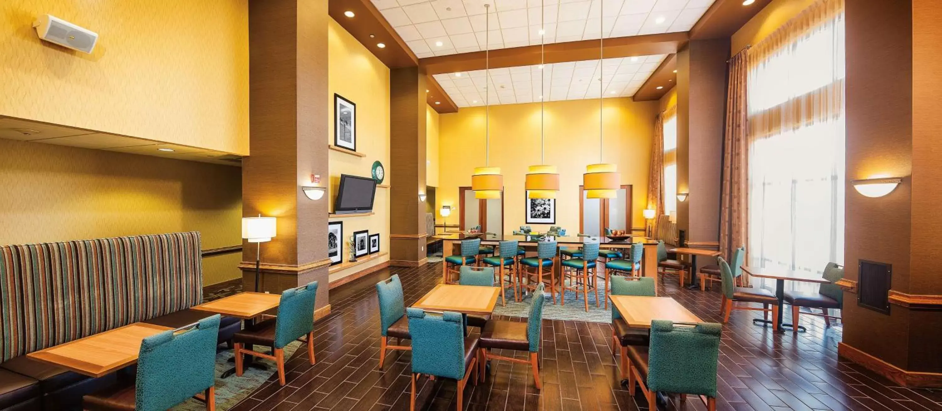 Lobby or reception, Restaurant/Places to Eat in Hampton Inn & Suites Chesapeake-Square Mall