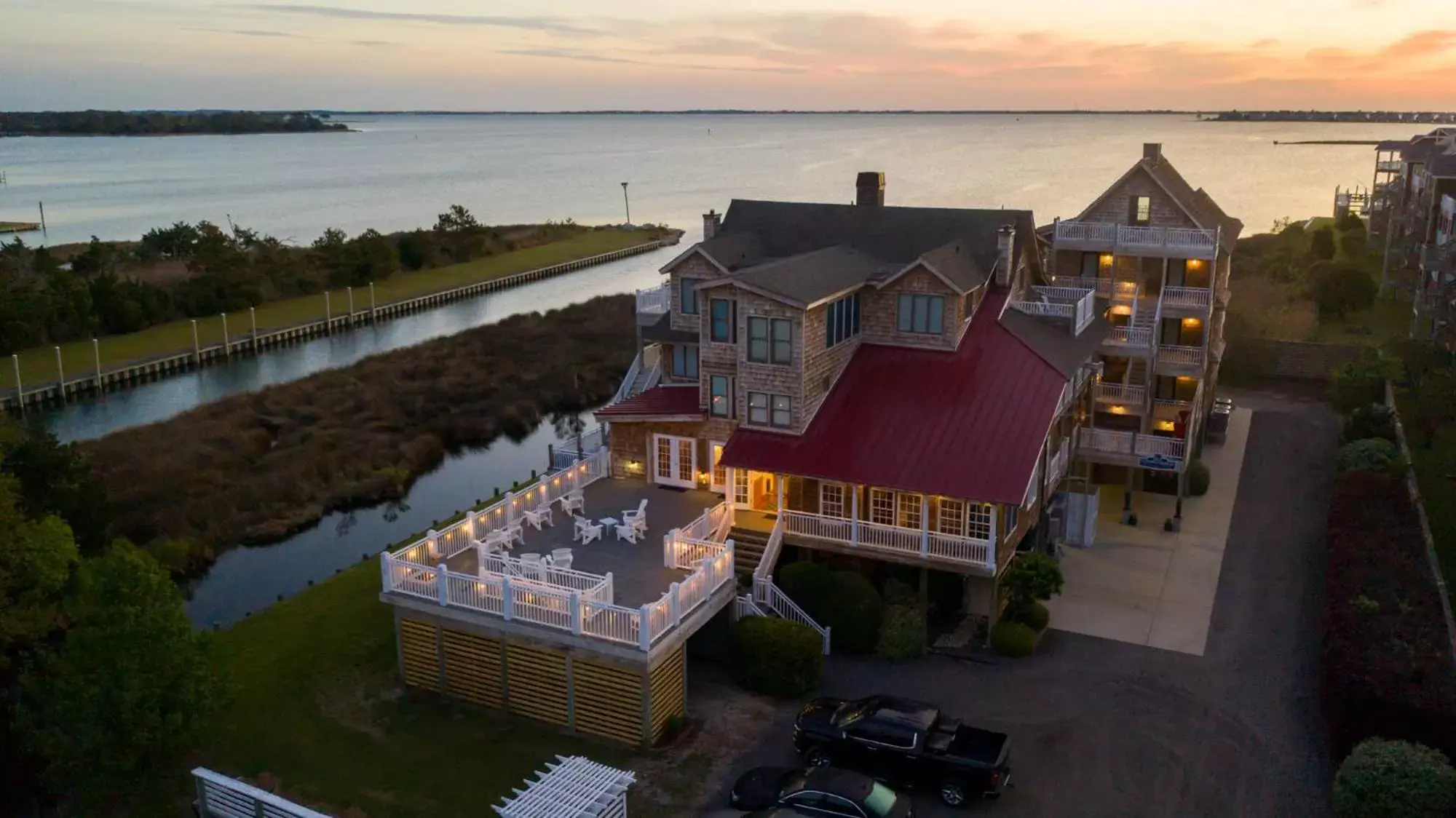Property building, Bird's-eye View in The Burrus House Inn Waterfront Suites