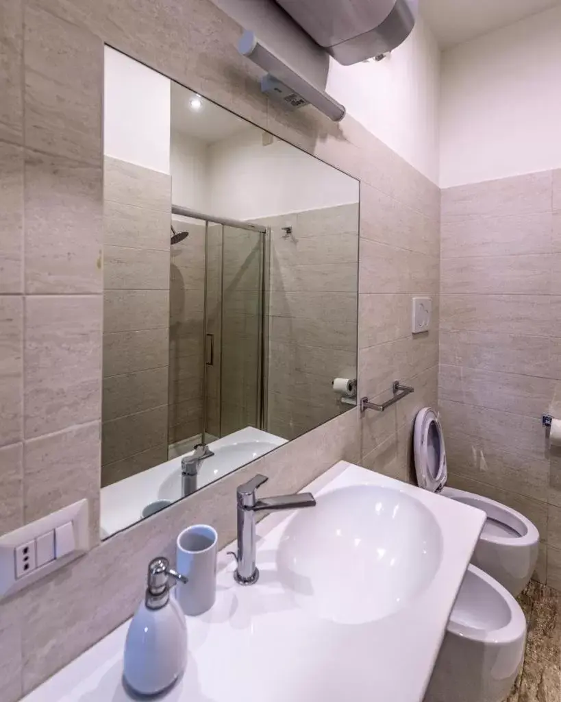 Bathroom in Aragonese Luxury Rooms