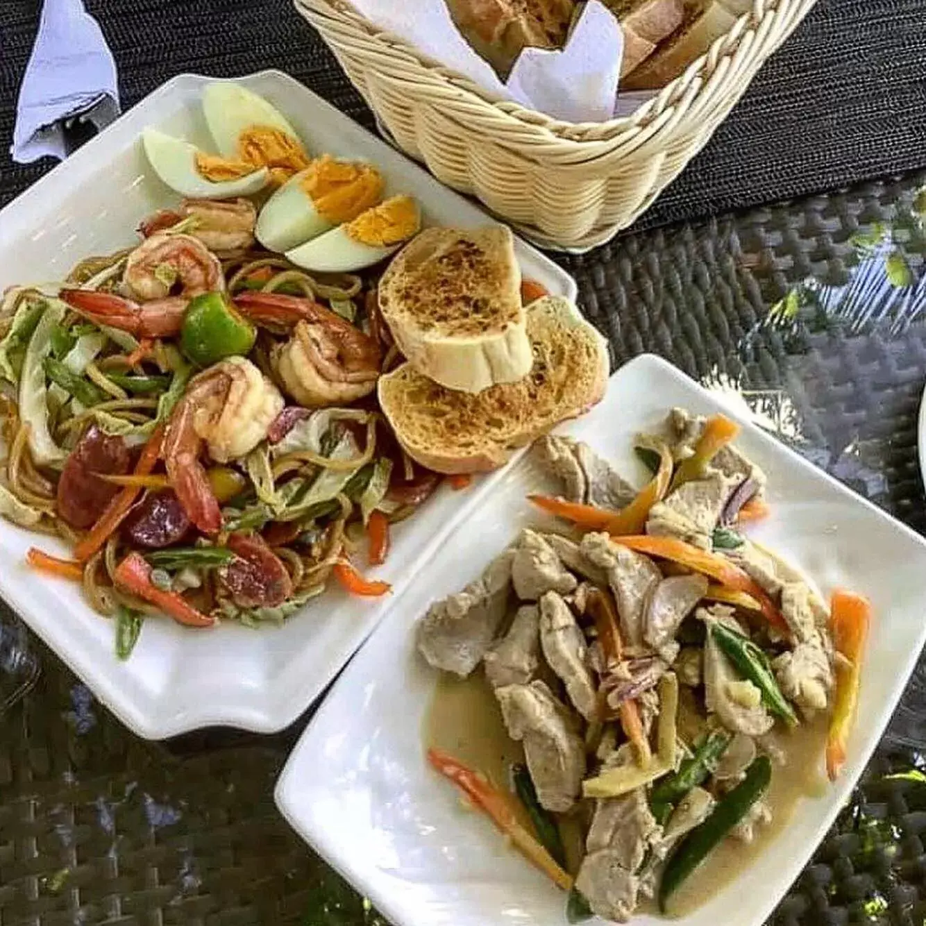 Restaurant/places to eat, Food in Mahi Mahi Dive Resort