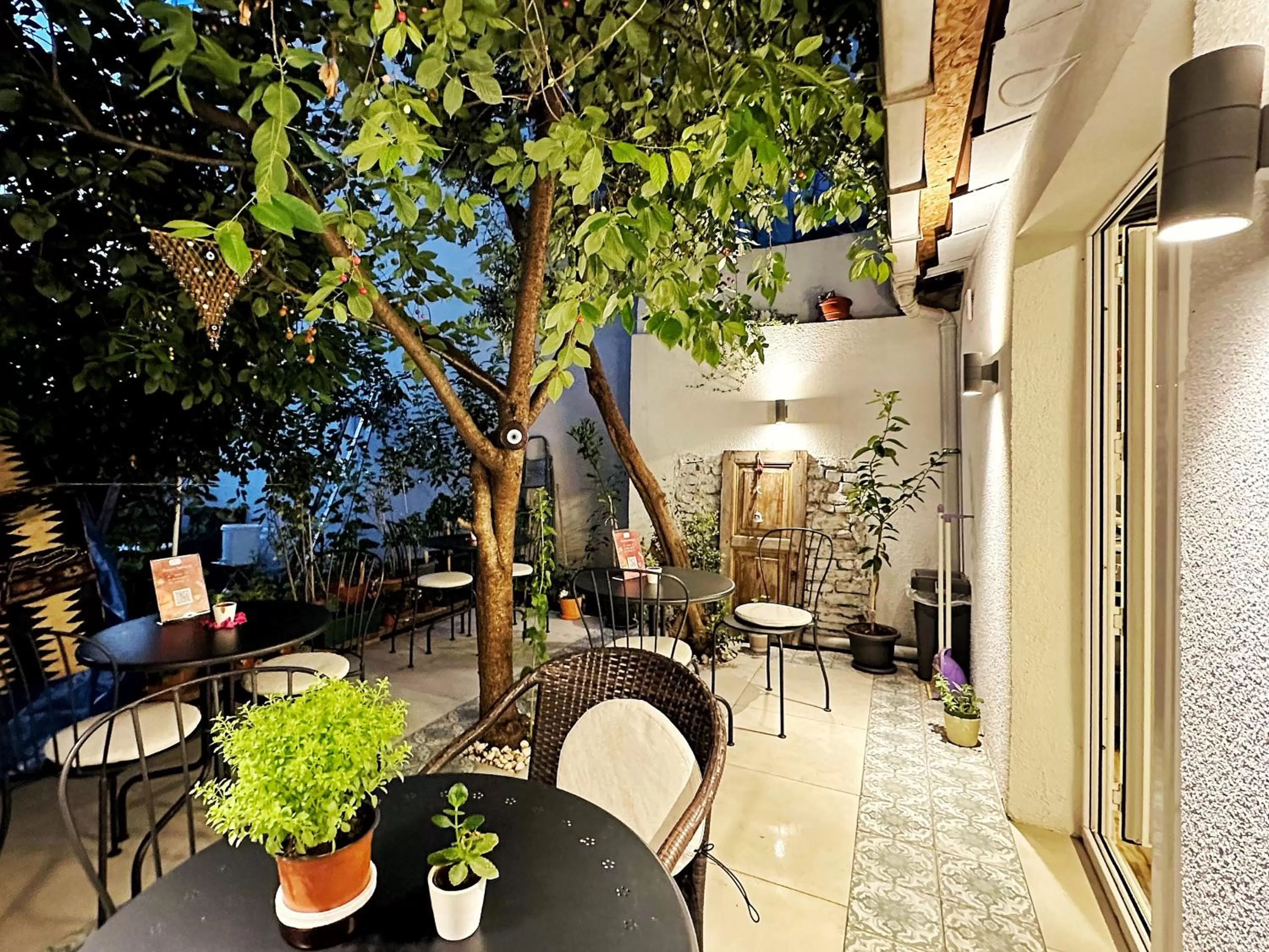 Patio in Sultan Pier Hotel