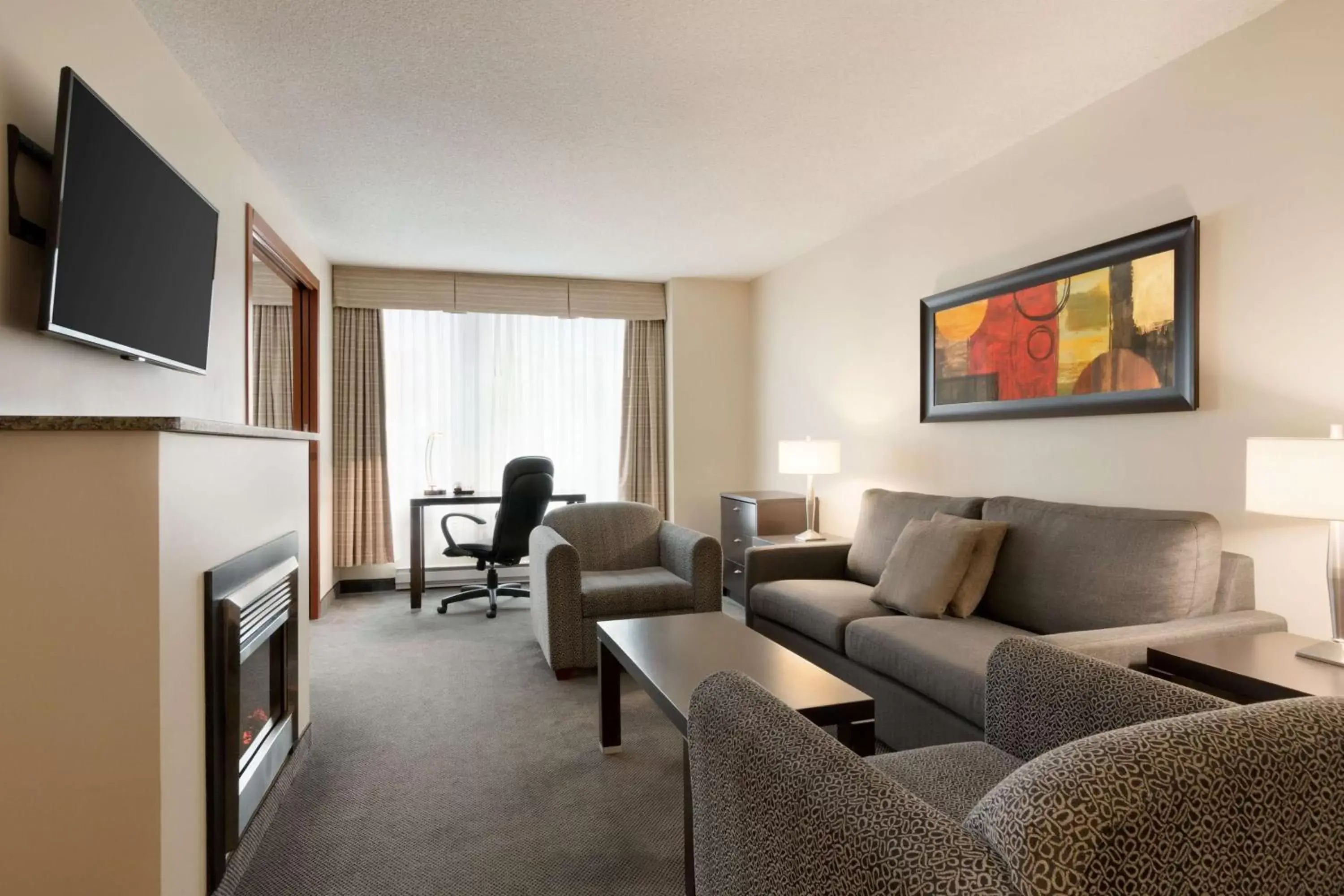 Bedroom, Seating Area in Embassy Suites by Hilton - Montreal
