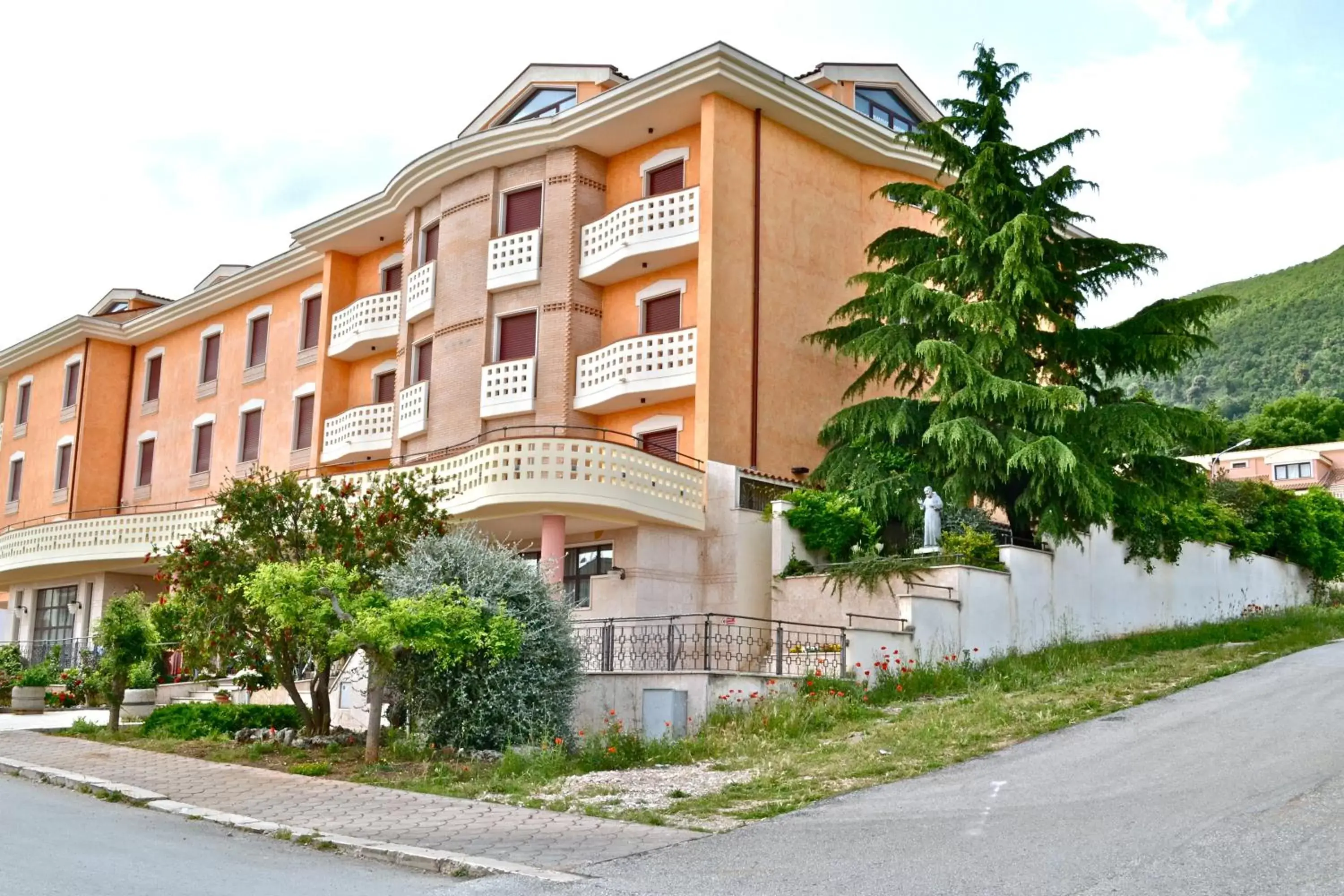 Facade/entrance, Property Building in Hotel Valle Rossa