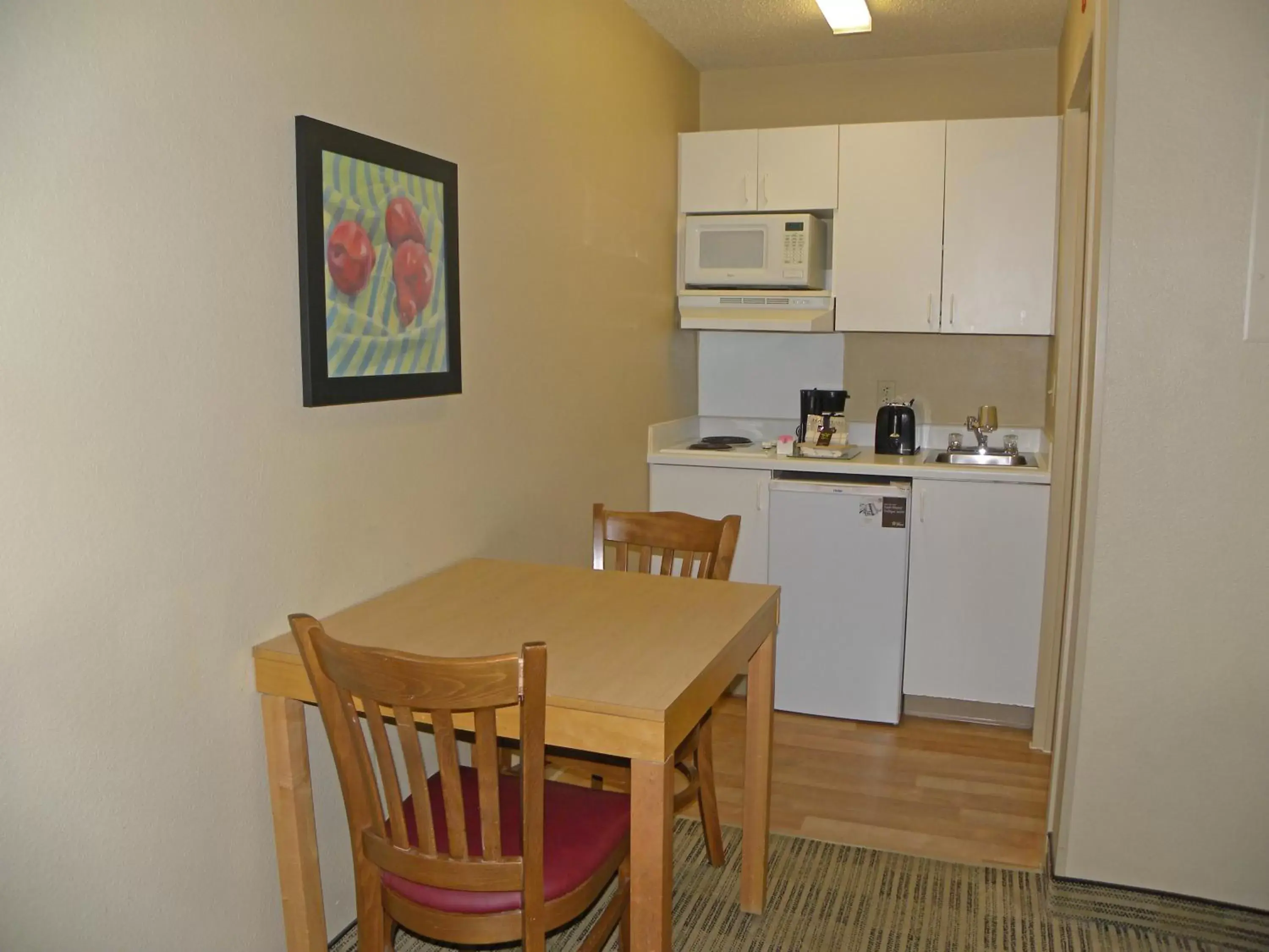 Kitchen or kitchenette, Kitchen/Kitchenette in Extended Stay America Suites - Albuquerque - Airport