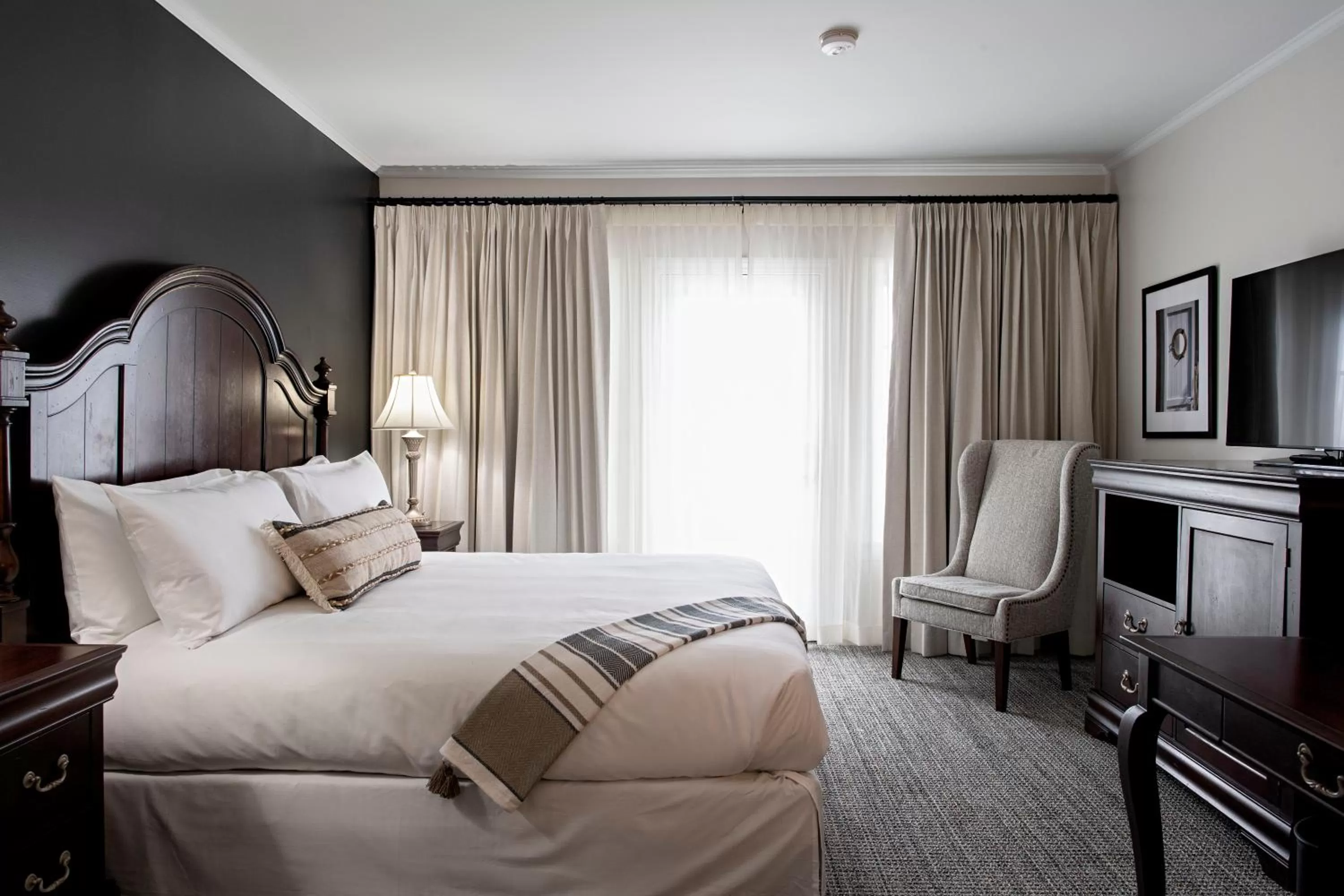 Photo of the whole room, Bed in The Federal