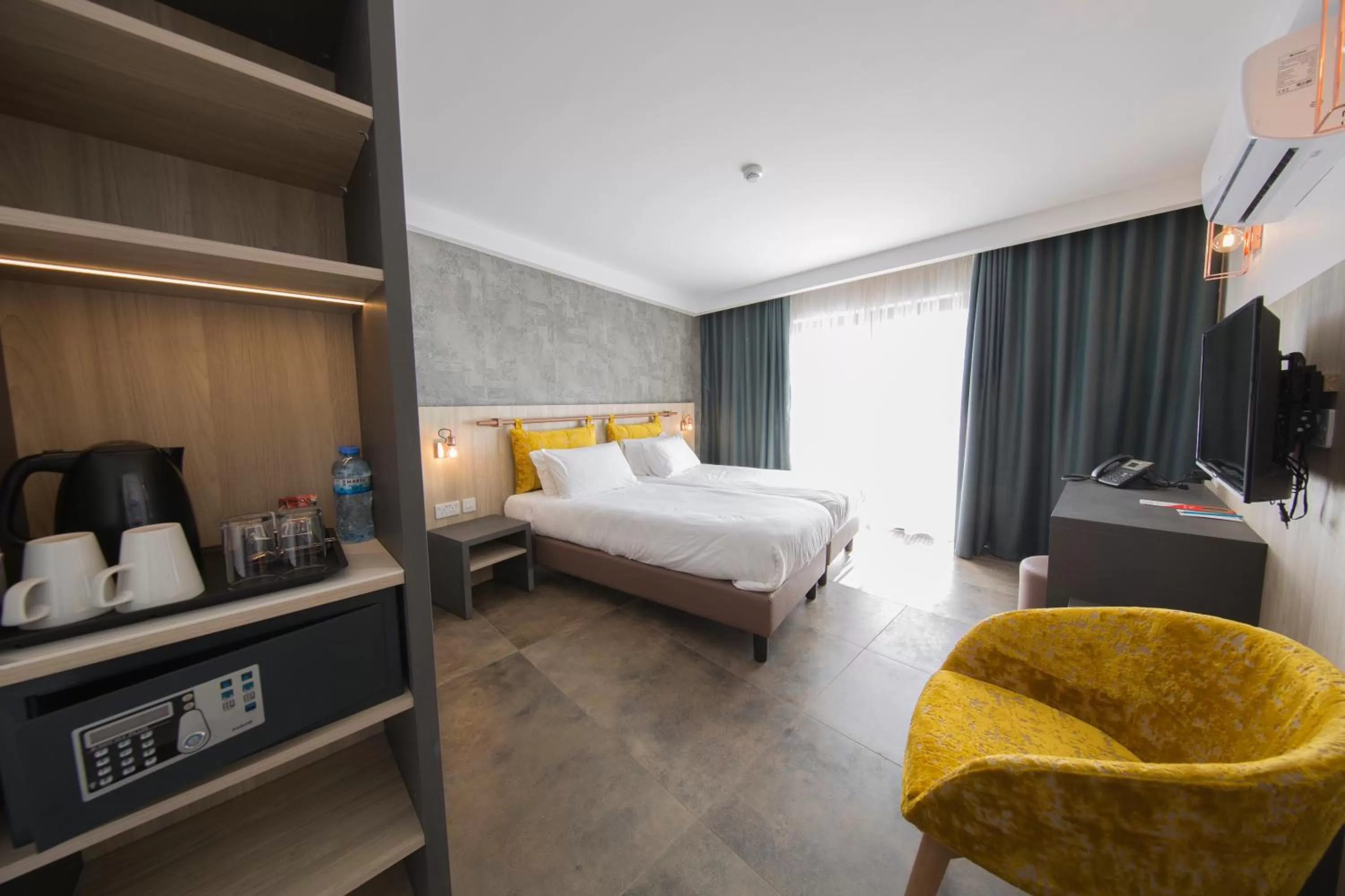 Photo of the whole room, Bed in Ivy Hotel - Adults Only