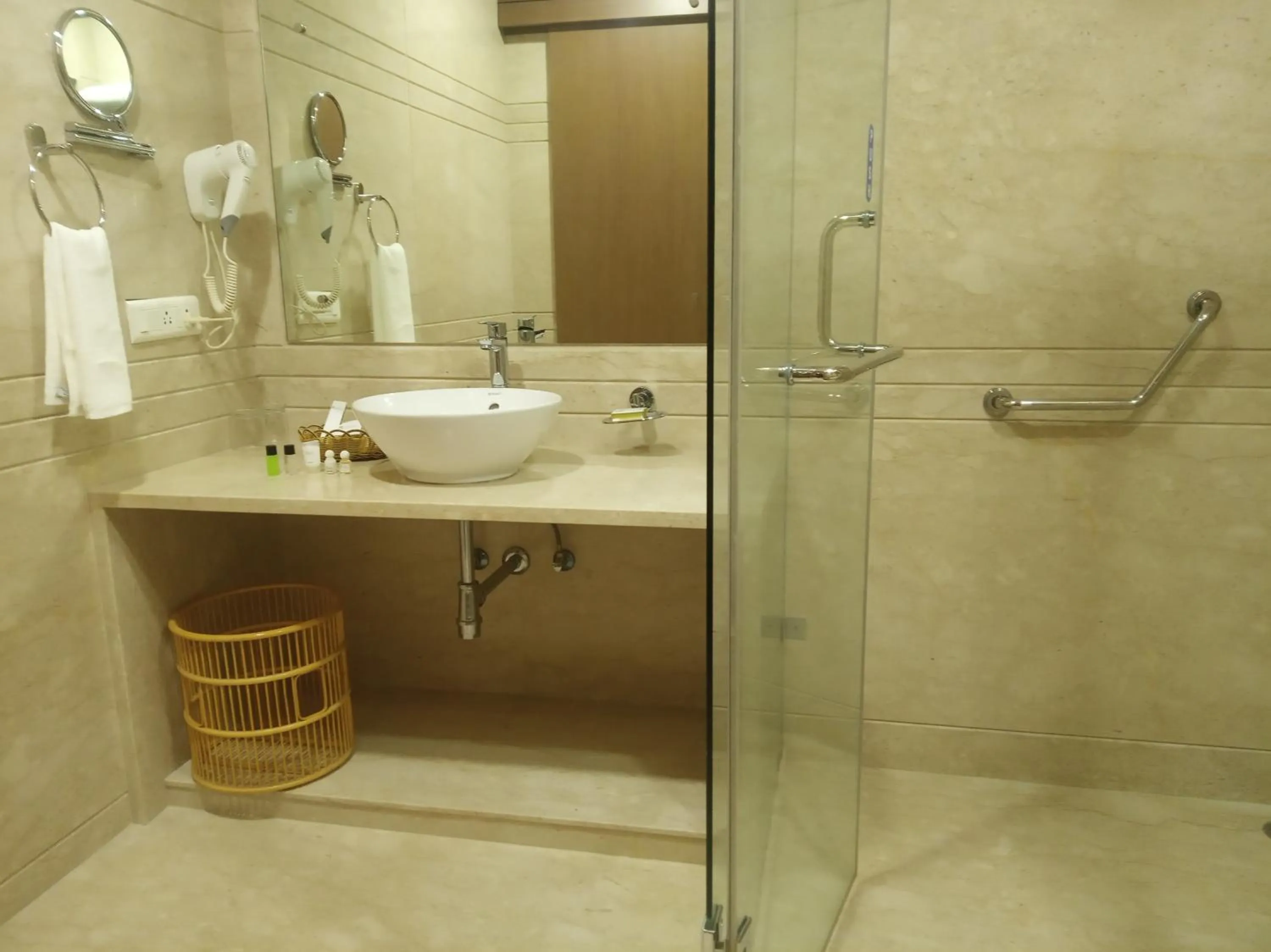 Bathroom in Kiscol Grands Hotel