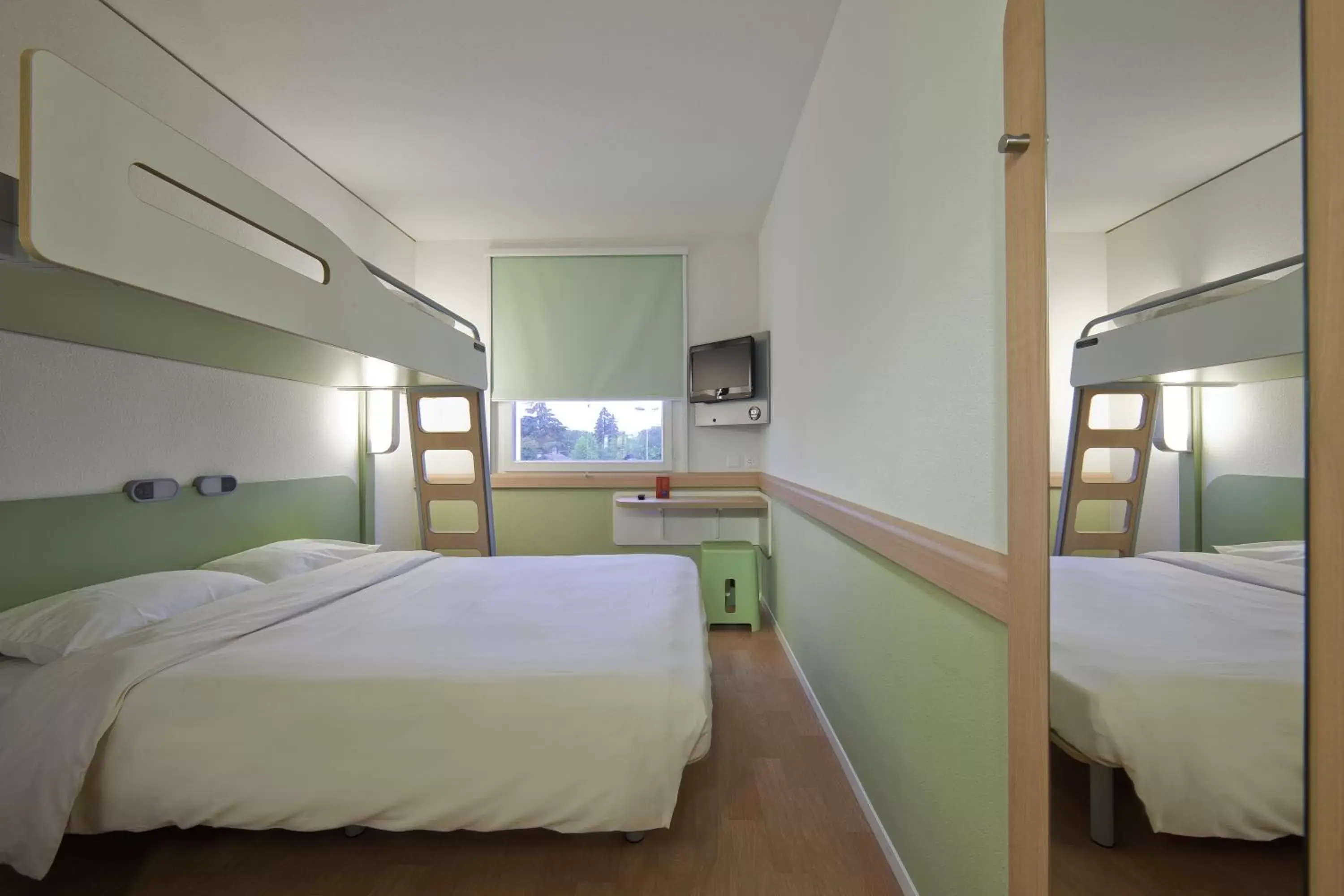 Photo of the whole room, Bunk Bed in ibis budget Basel Pratteln