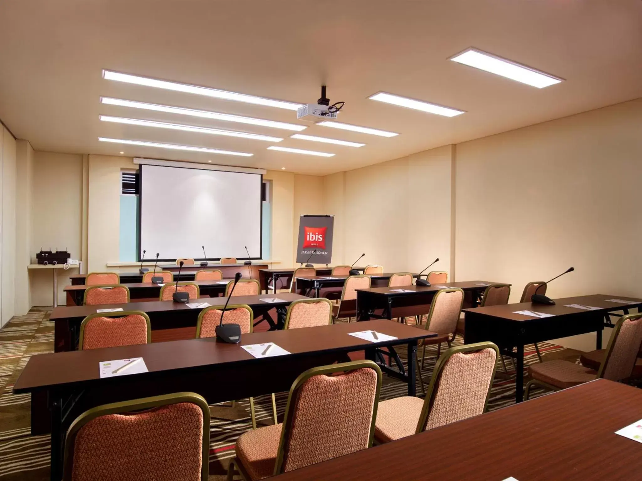 Business facilities in Ibis Jakarta Senen