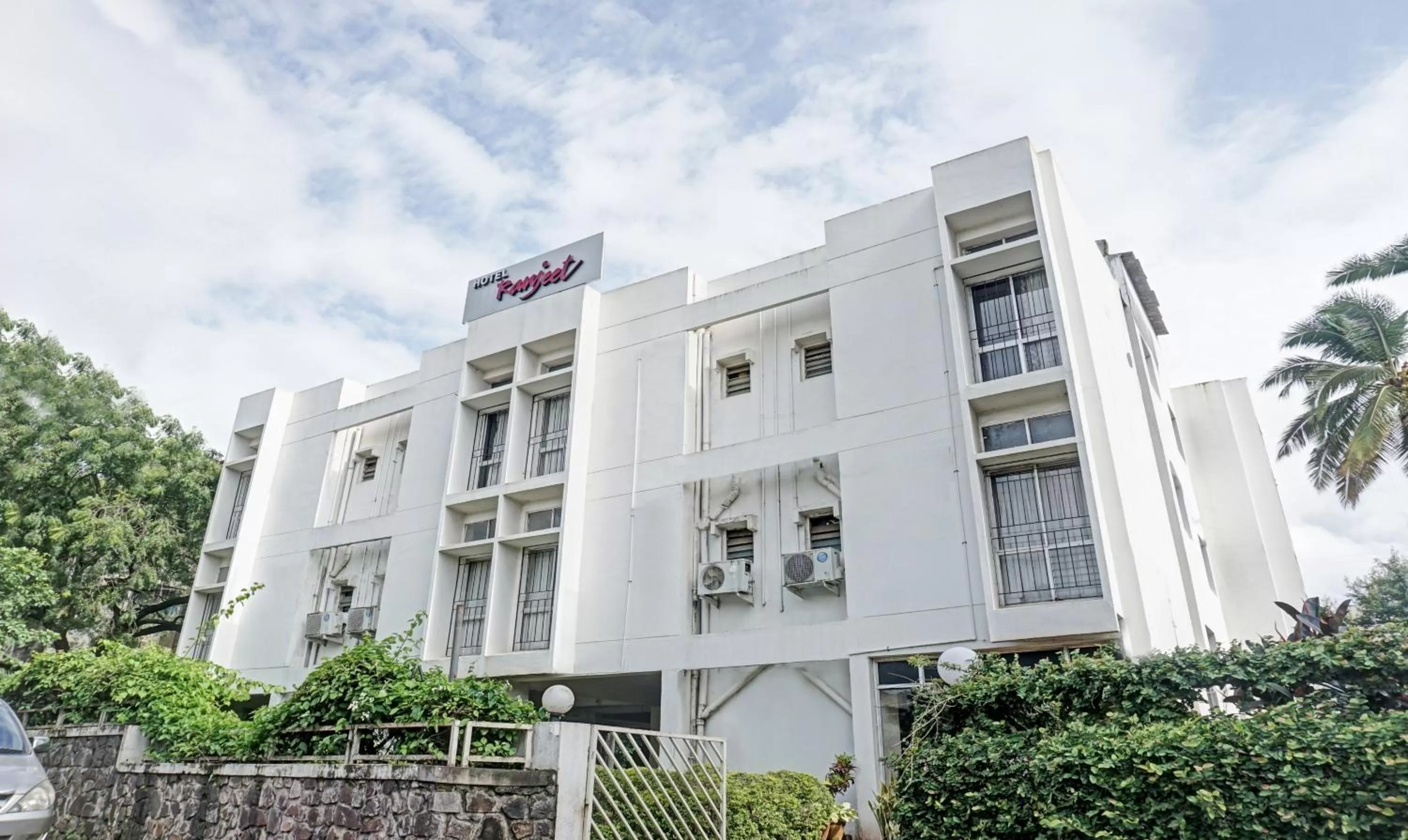 Property building in Itsy Hotels Ranjeet