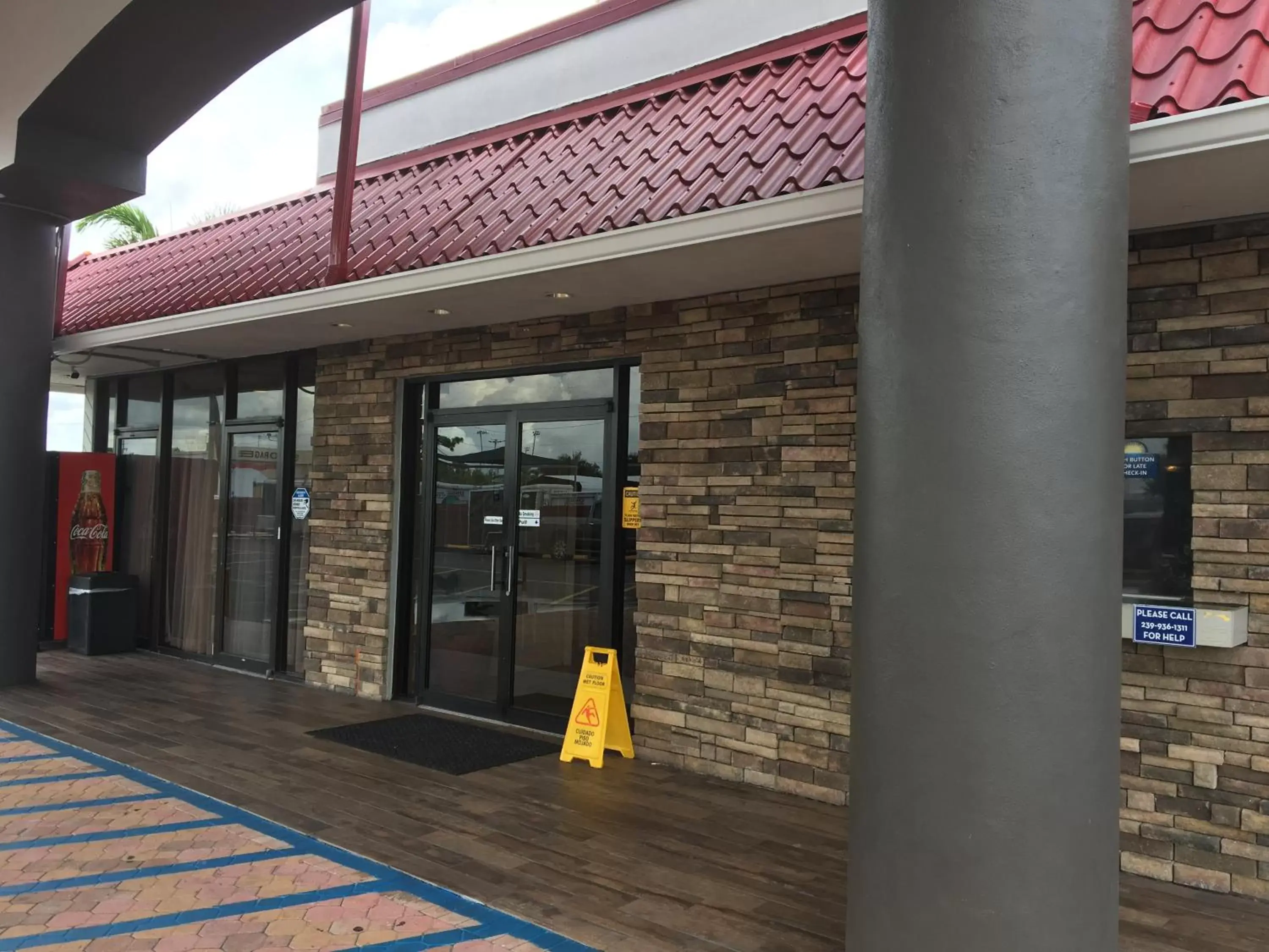 Facade/entrance in Days Inn by Wyndham Fort Myers