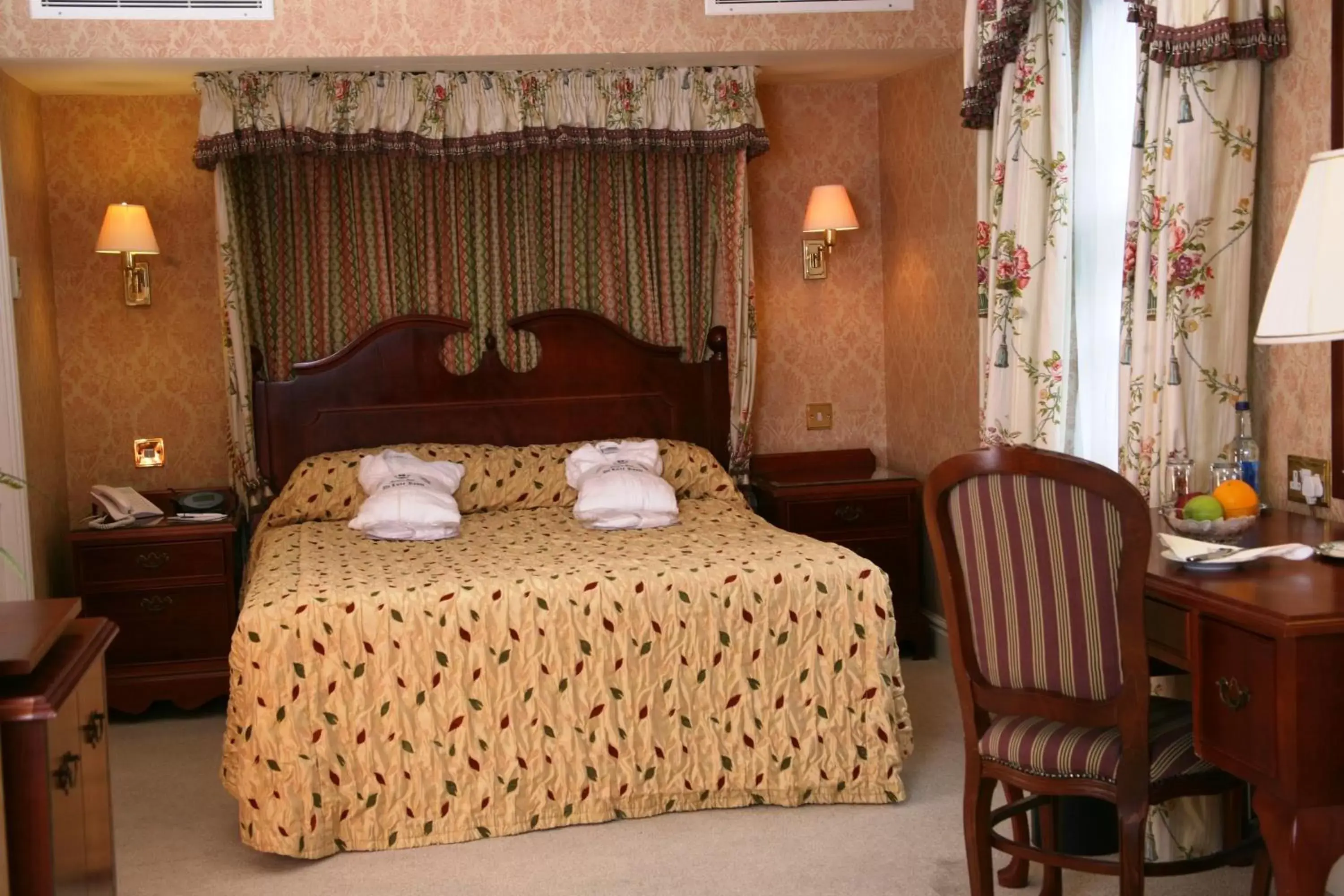Bedroom, Bed in Marygreen Manor