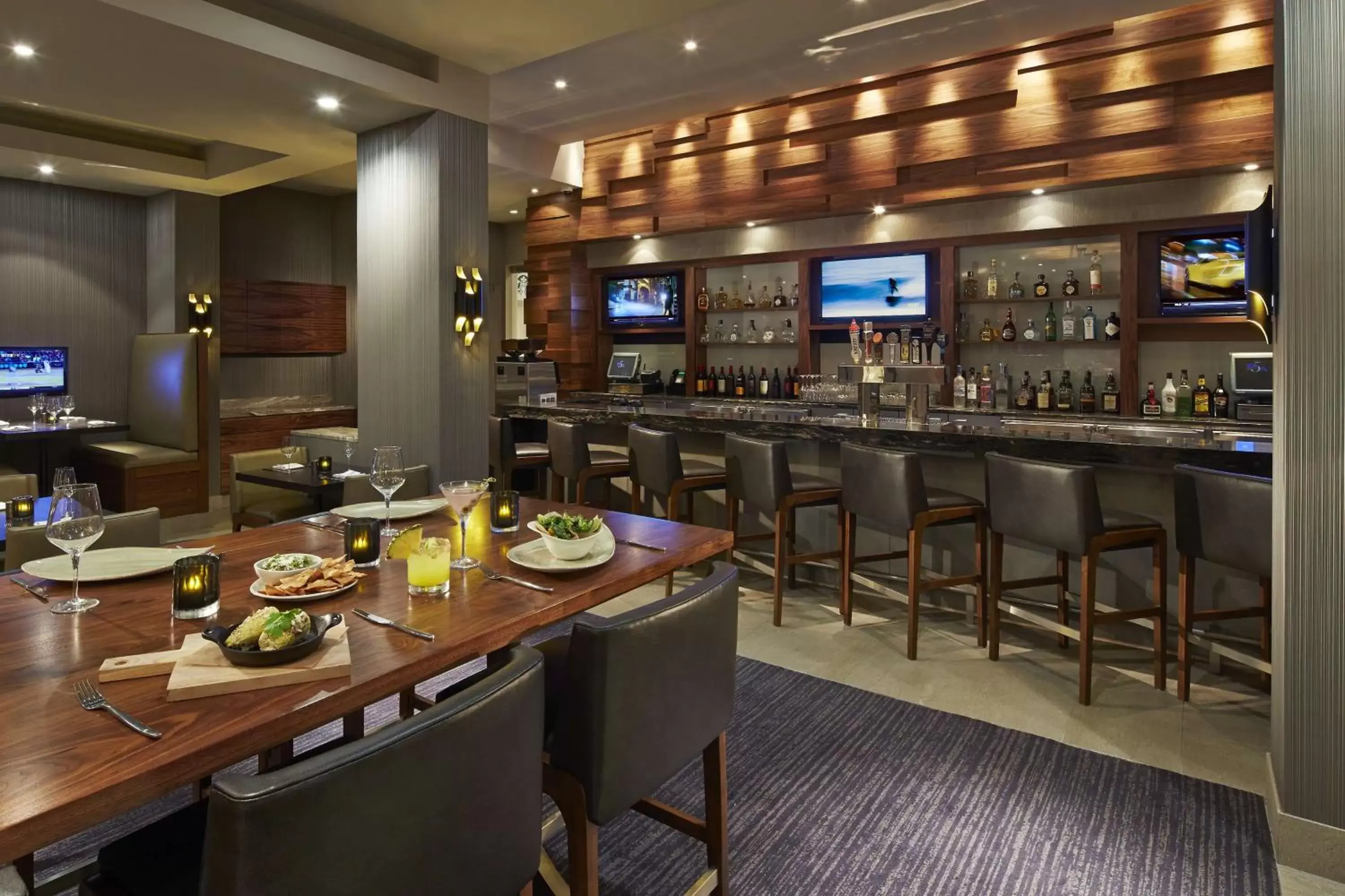 Lounge or bar, Restaurant/Places to Eat in Hilton San Diego Mission Valley