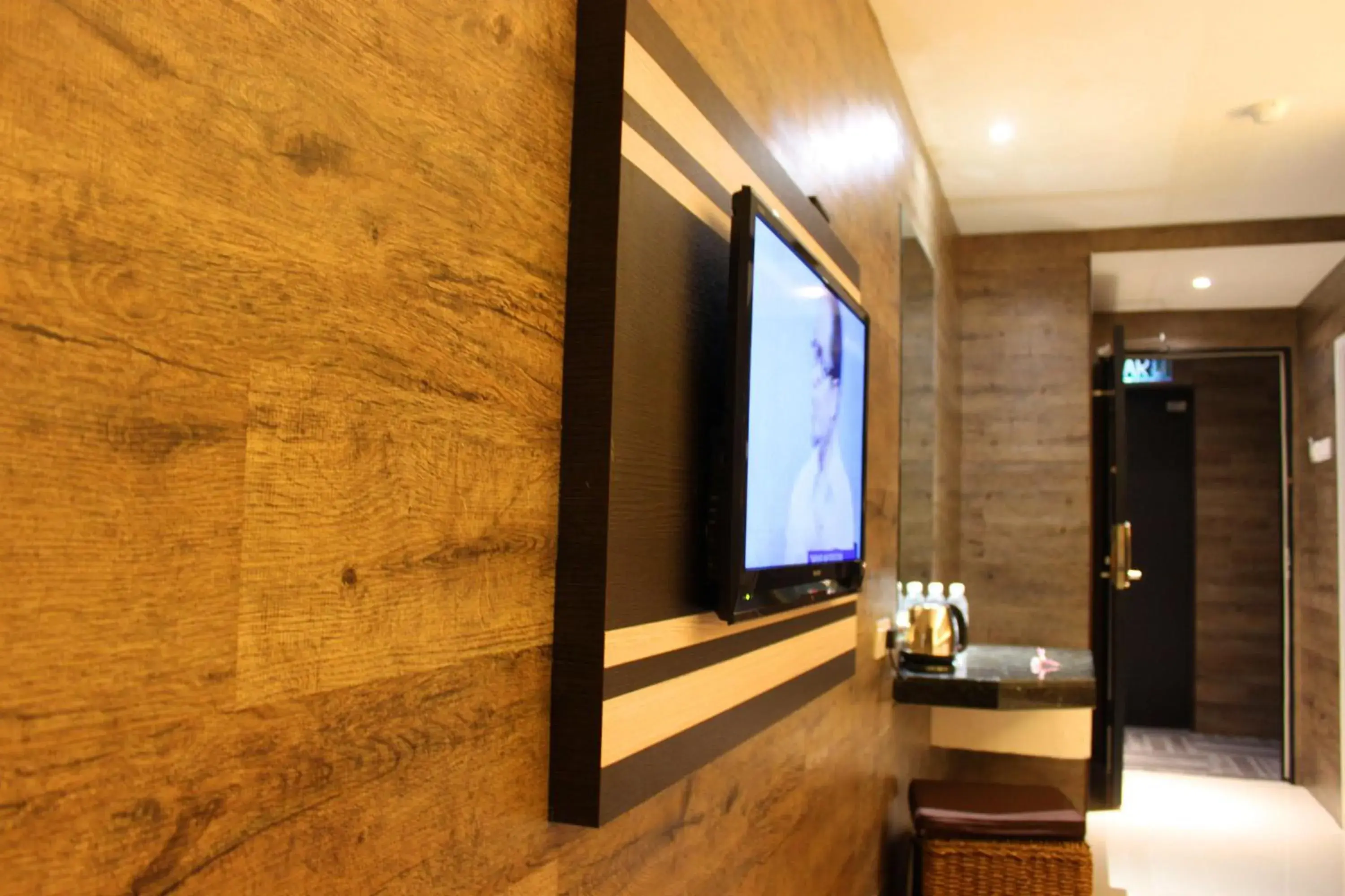 TV and multimedia, TV/Entertainment Center in Hotel Time