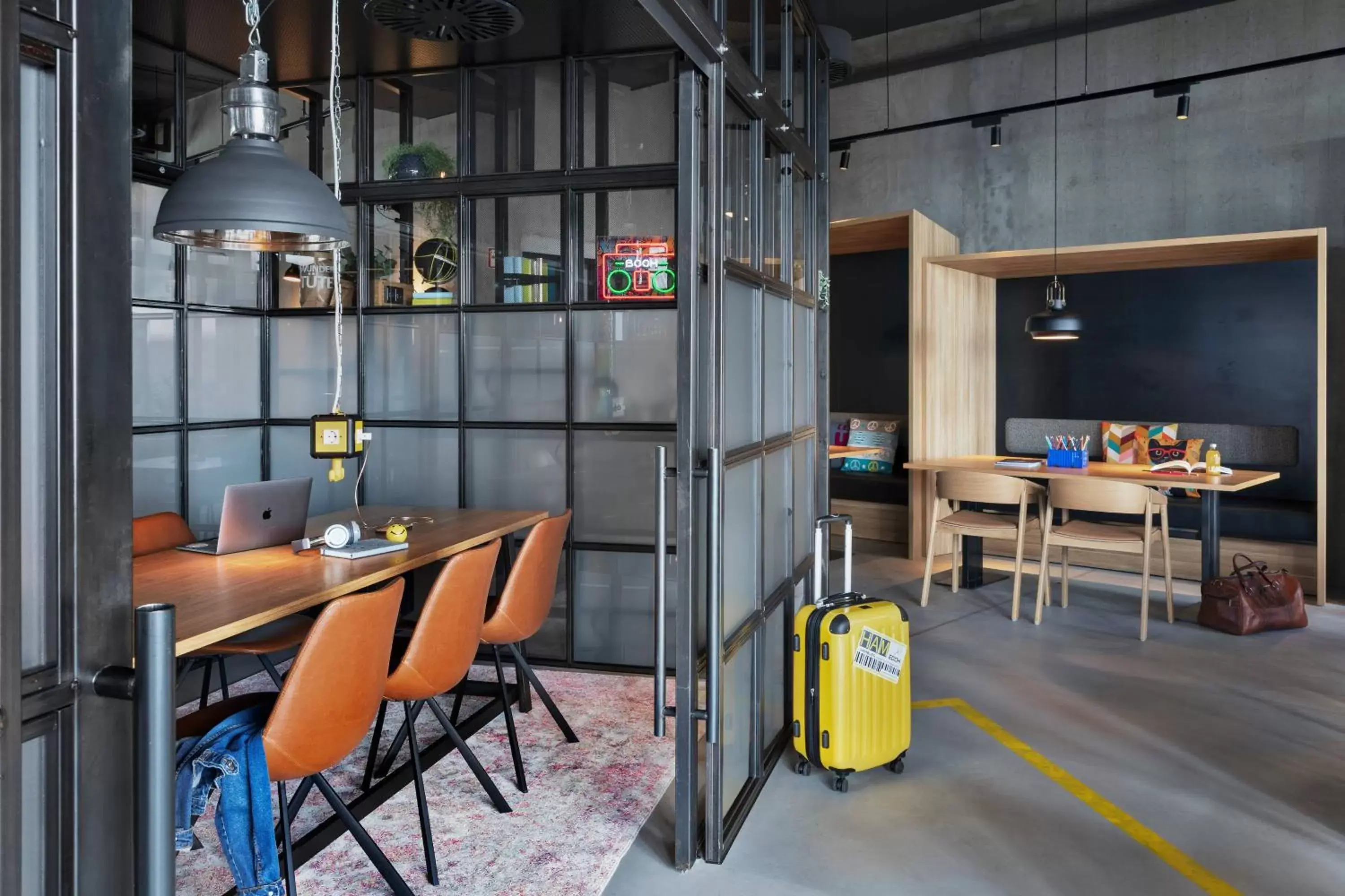 Meeting/conference room, Restaurant/Places to Eat in Moxy Hamburg City