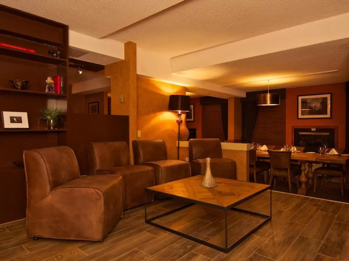 Lounge or bar, Lounge/Bar in Mountain Side Hotel Whistler by Executive