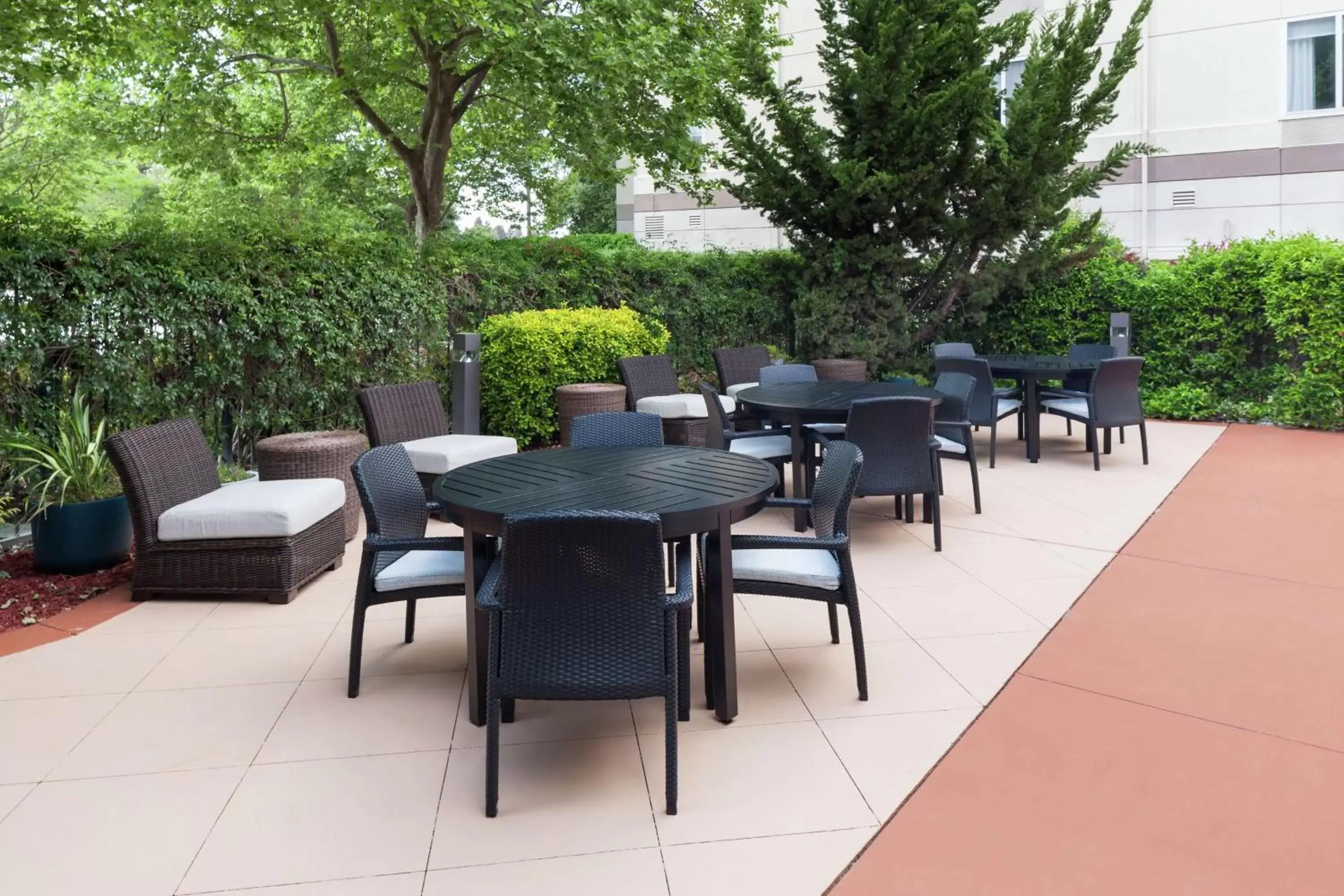 Patio in Hilton Garden Inn Sacramento/South Natomas