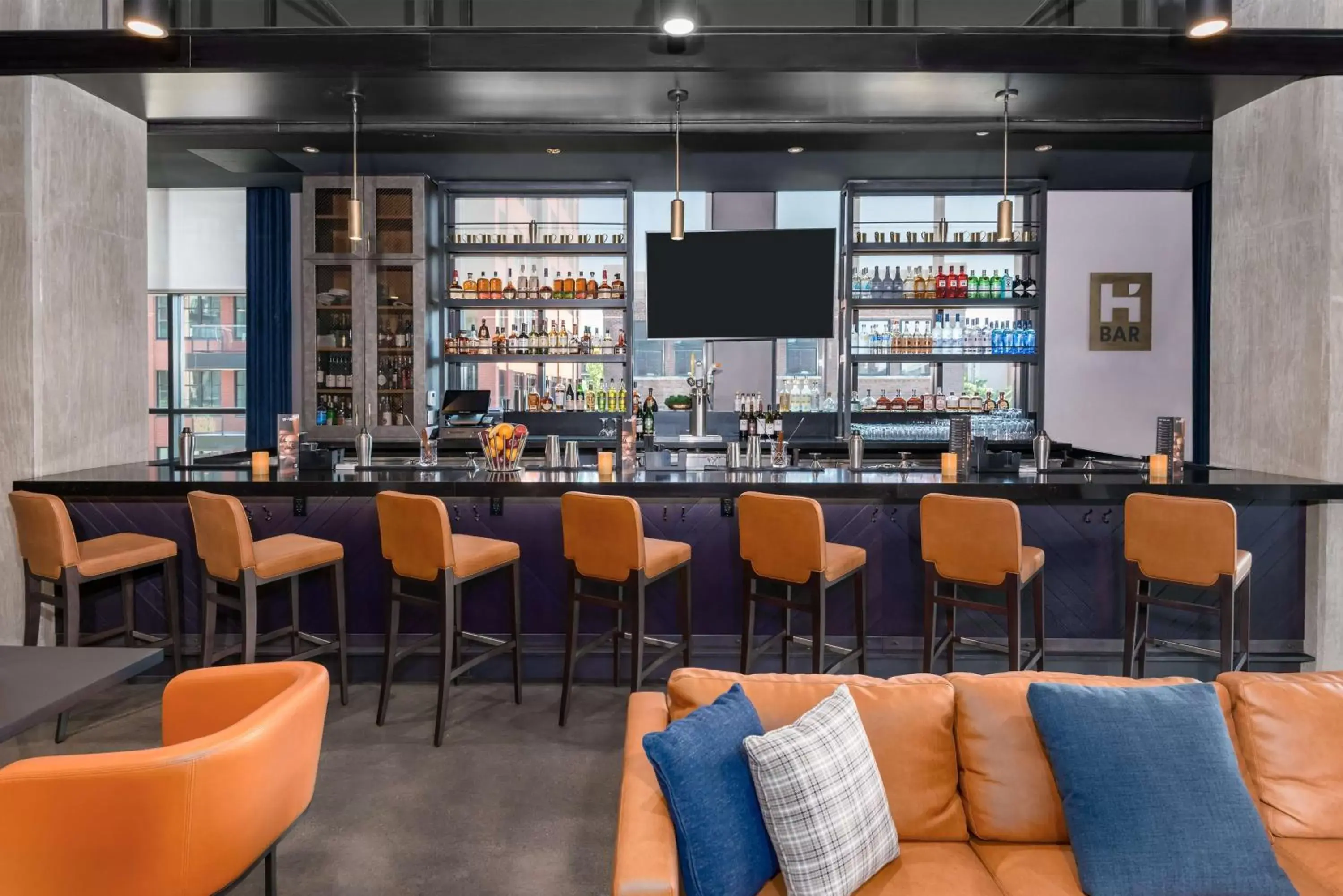 Lounge or bar in Hyatt House Chicago West Loop-Fulton Market Lounge or bar in Hyatt House Chicago West Loop-Fulton Market