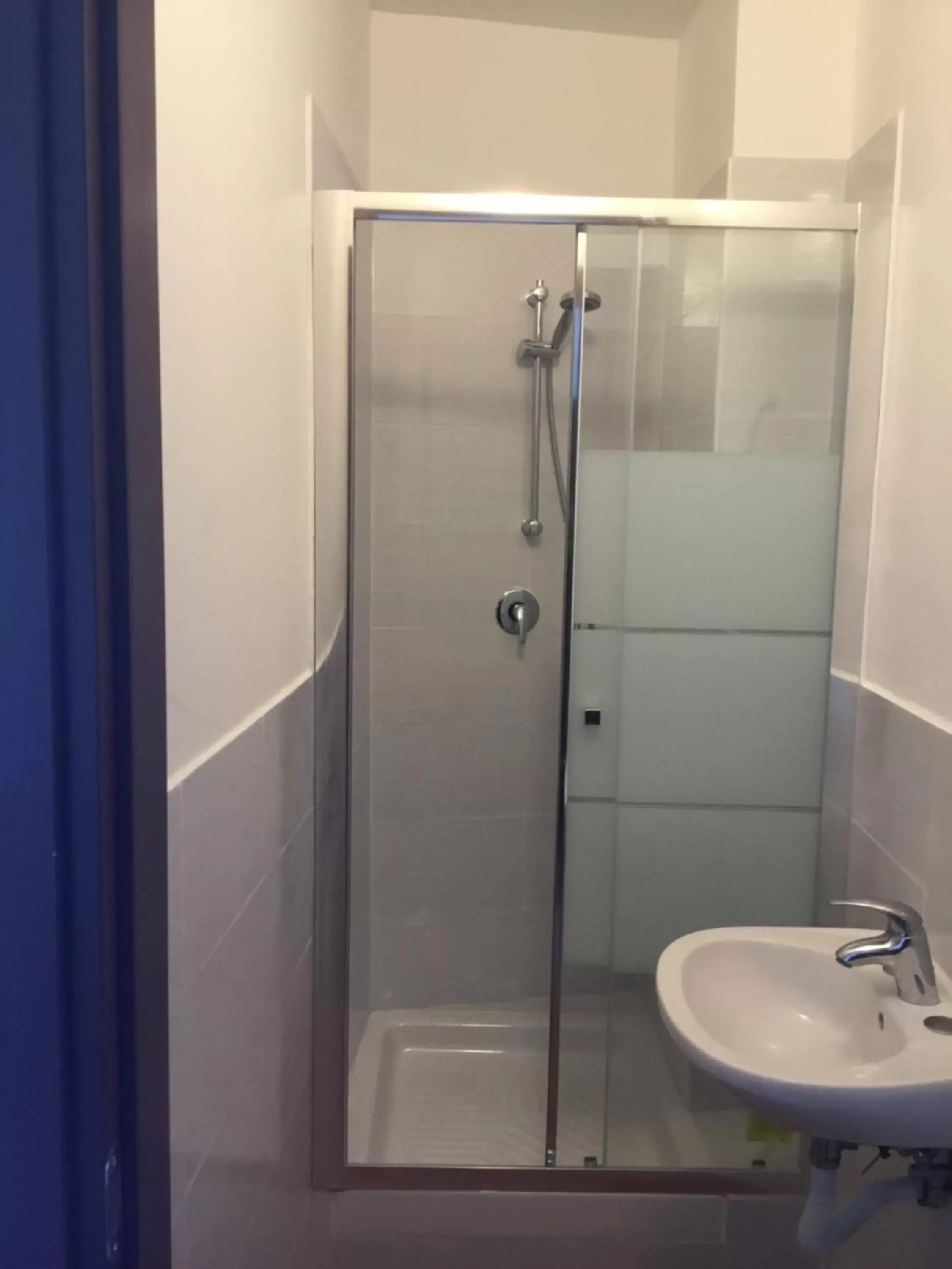 Shower, Bathroom in Hotel Paola