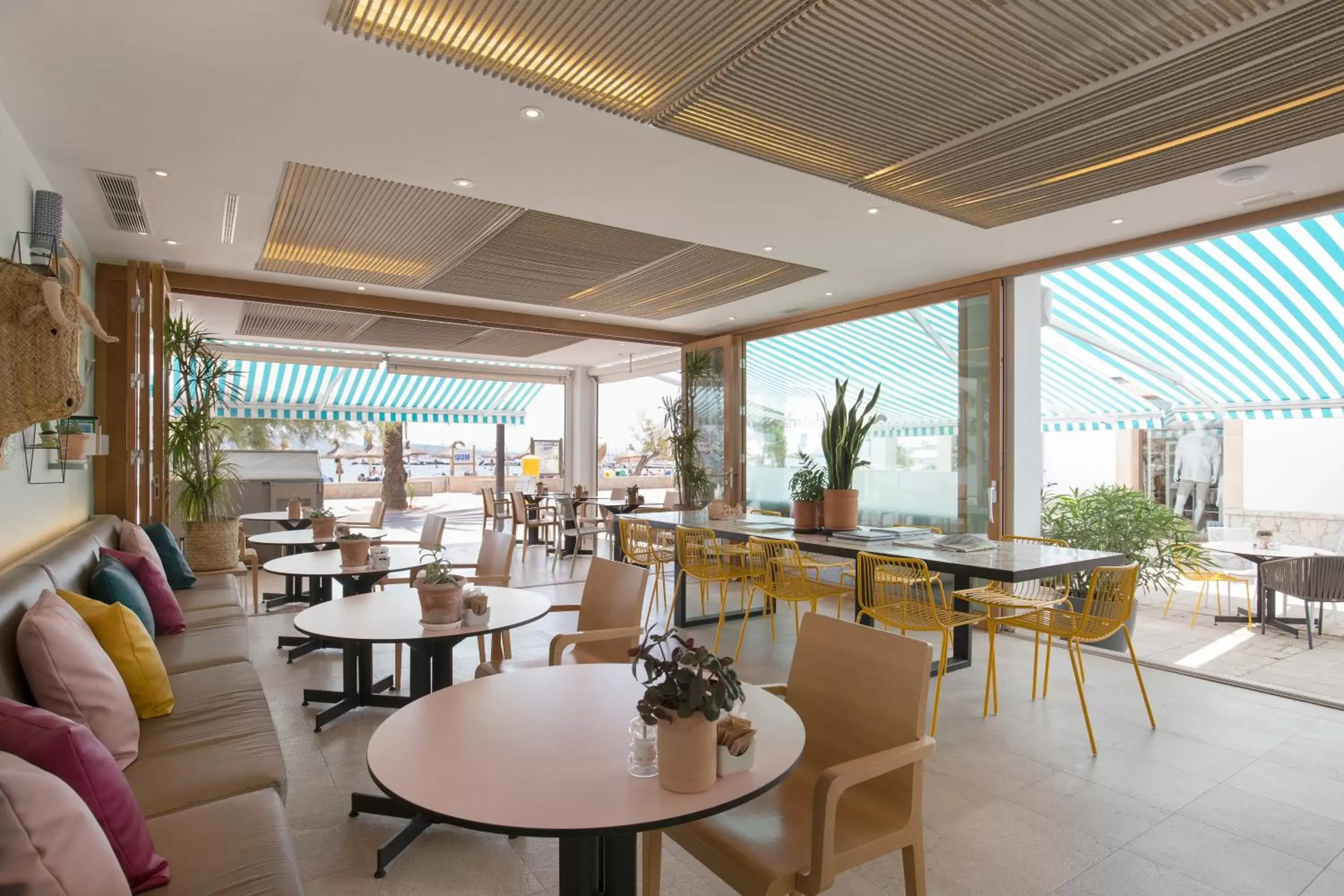 Restaurant/Places to Eat in La Goleta Hotel de Mar - Adults Only
