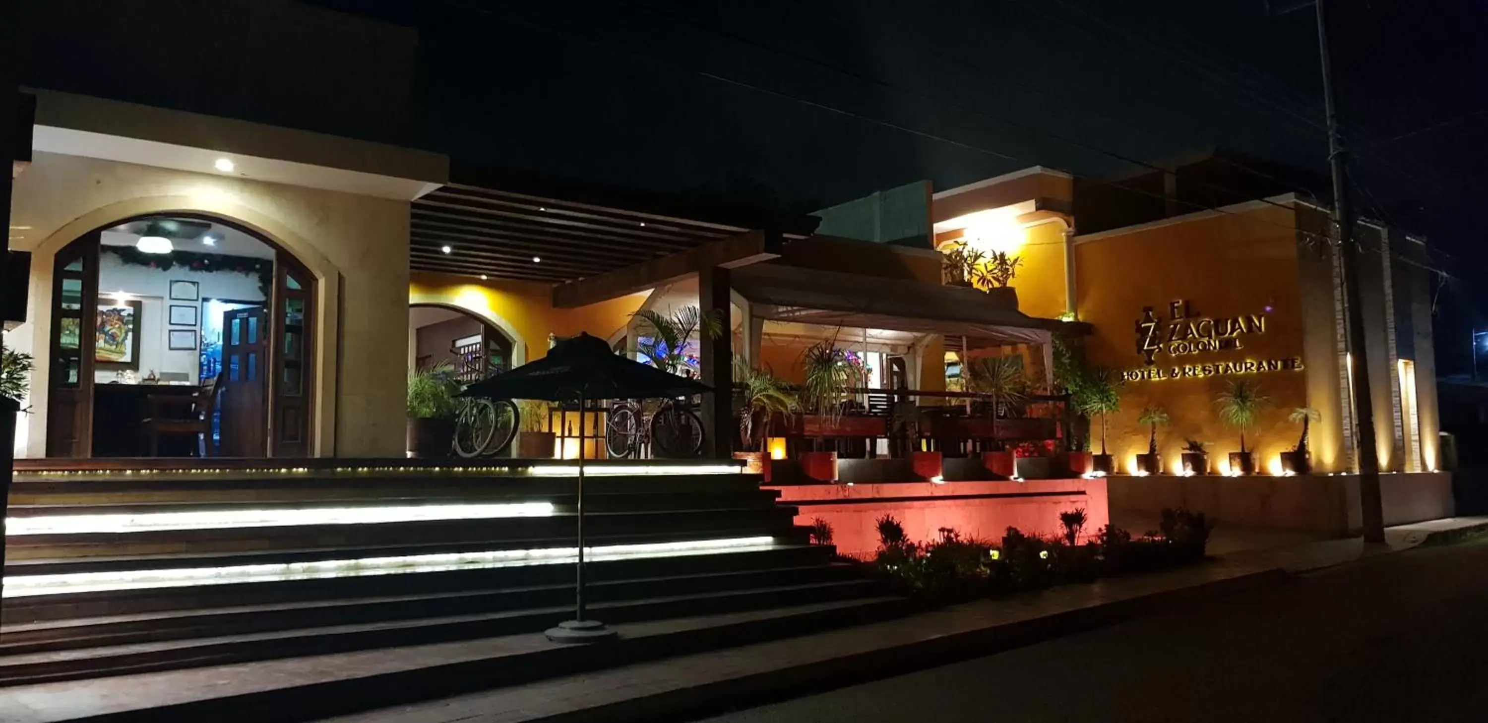 Restaurant/places to eat, Property Building in El Zaguán Colonial by GuruHotel