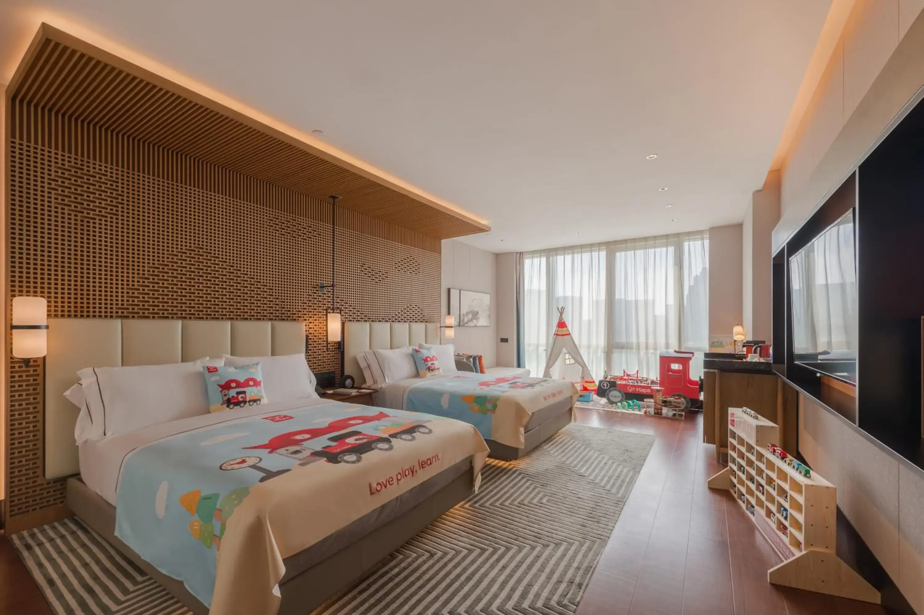 Family Room with Lake View in Canopy By Hilton Hangzhou Jinsha Lake Family Room with Lake View in Canopy By Hilton Hangzhou Jinsha Lake