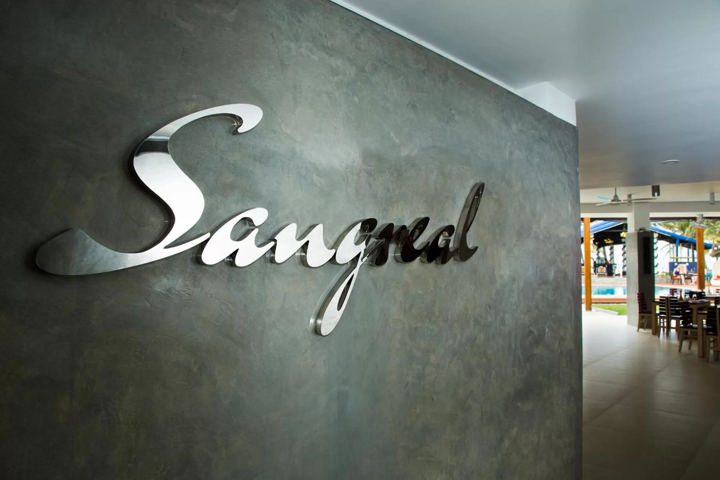 Restaurant/places to eat in Camelot Beach Hotel