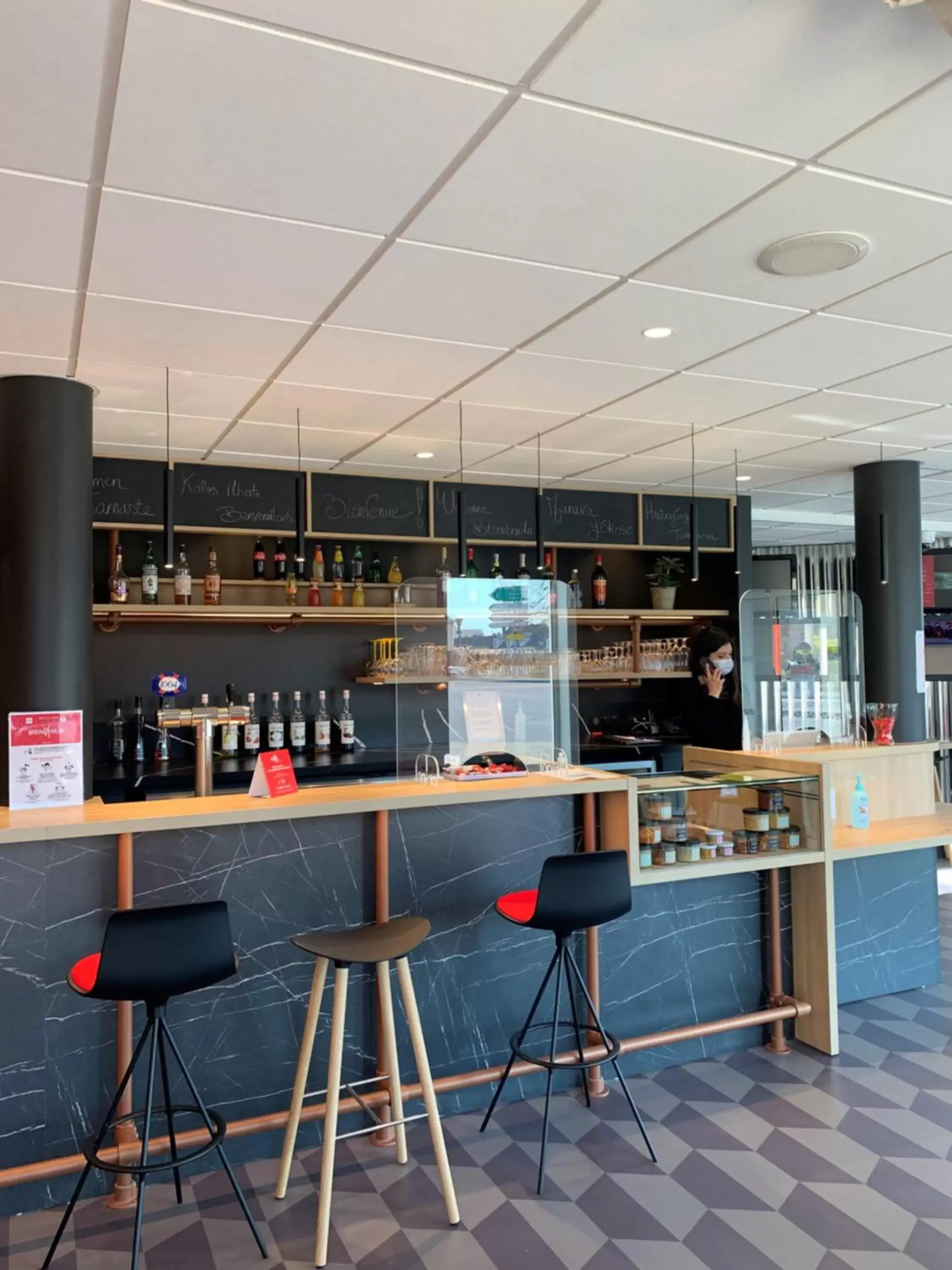 Lounge or bar, Lounge/Bar in ibis Auxerre Centre