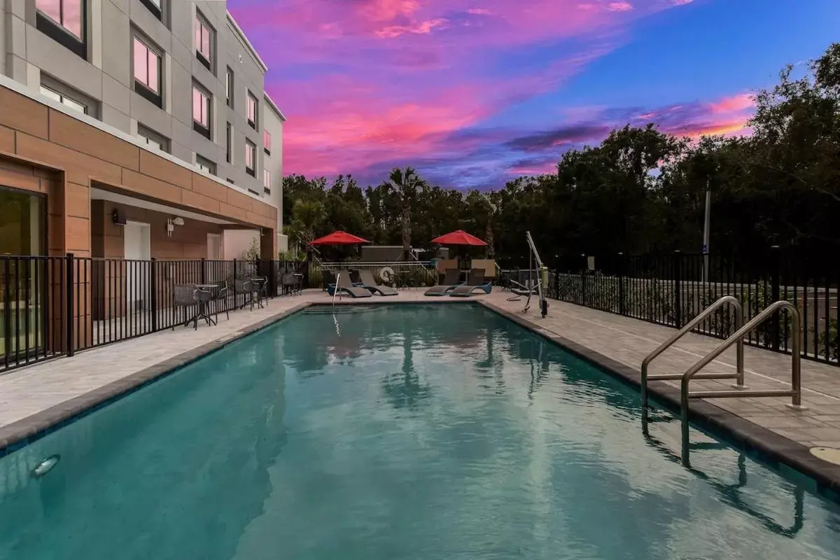 Swimming Pool in Hampton Inn & Suites Ruskin I-75, FL