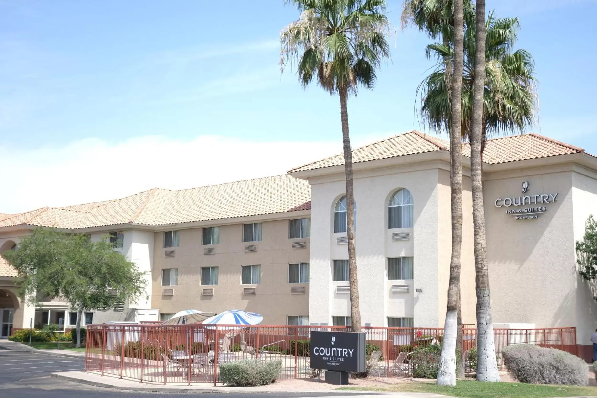 Property Building in Country Inn & Suites by Radisson, Phoenix Airport, AZ