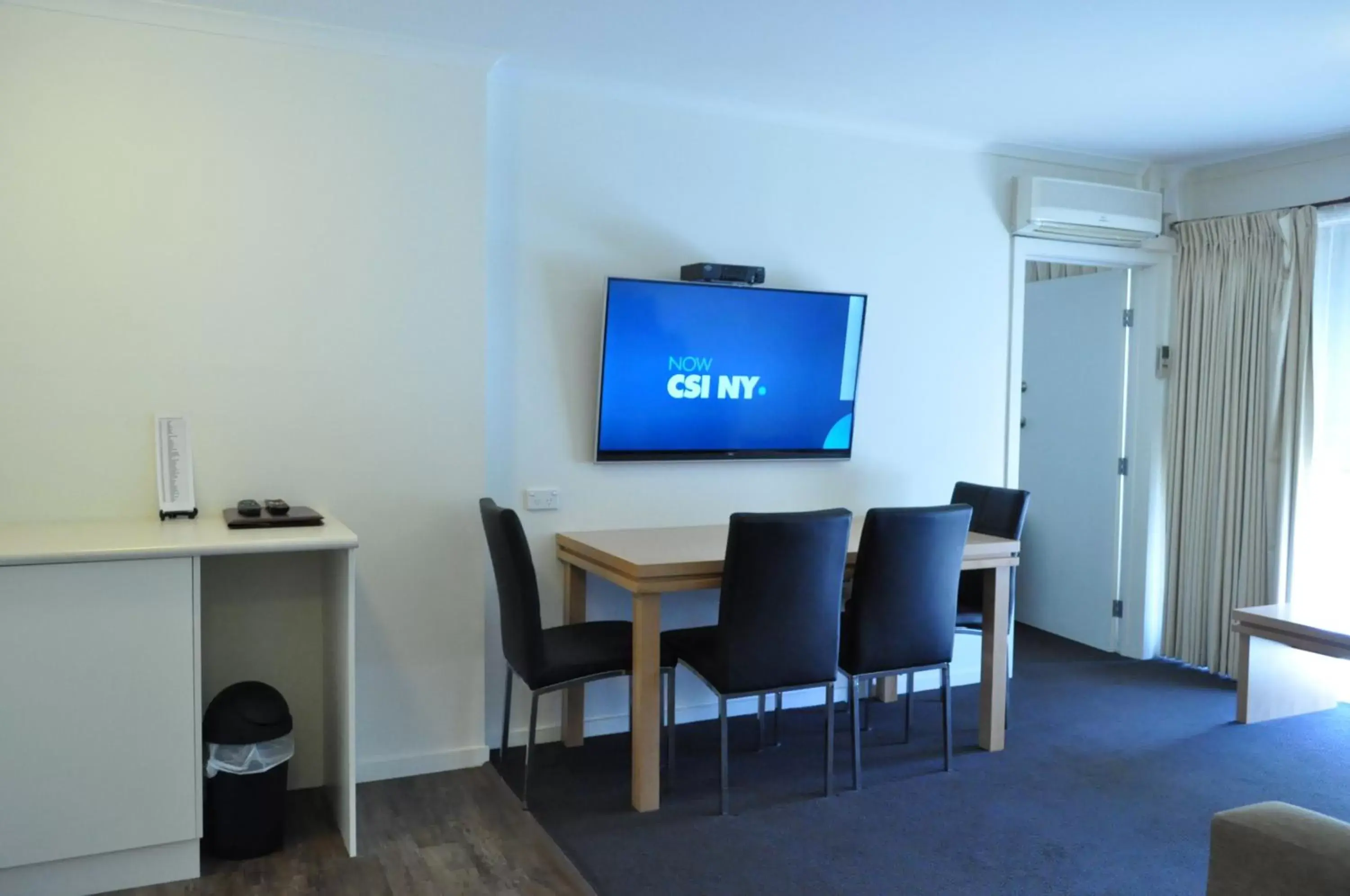 TV and multimedia, TV/Entertainment Center in Albury Burvale Motor Inn