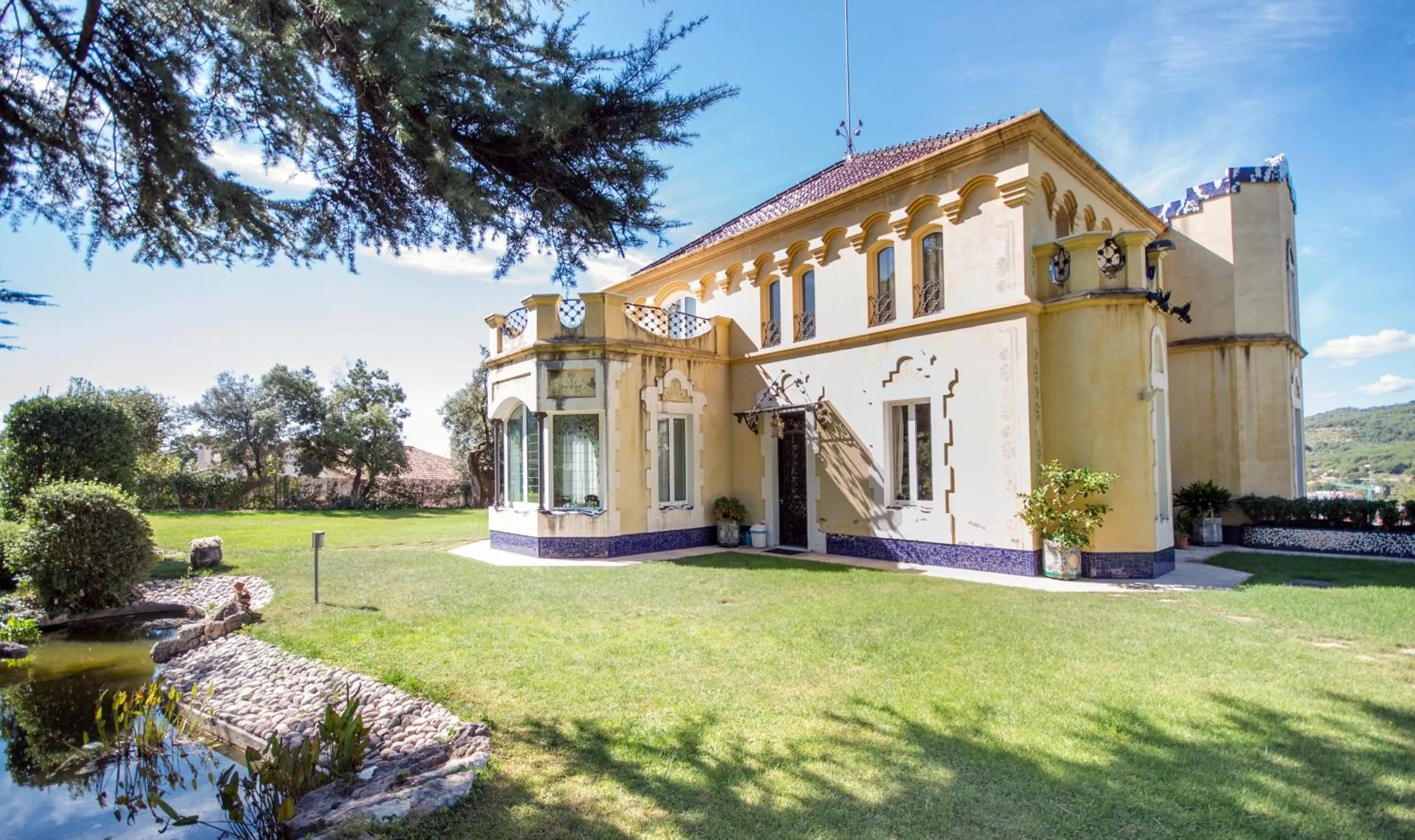 Facade/entrance in Hotel Boutique Edelweiss La Garriga