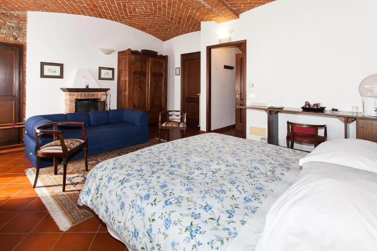 Photo of the whole room, Bed in Residenza Del Lago