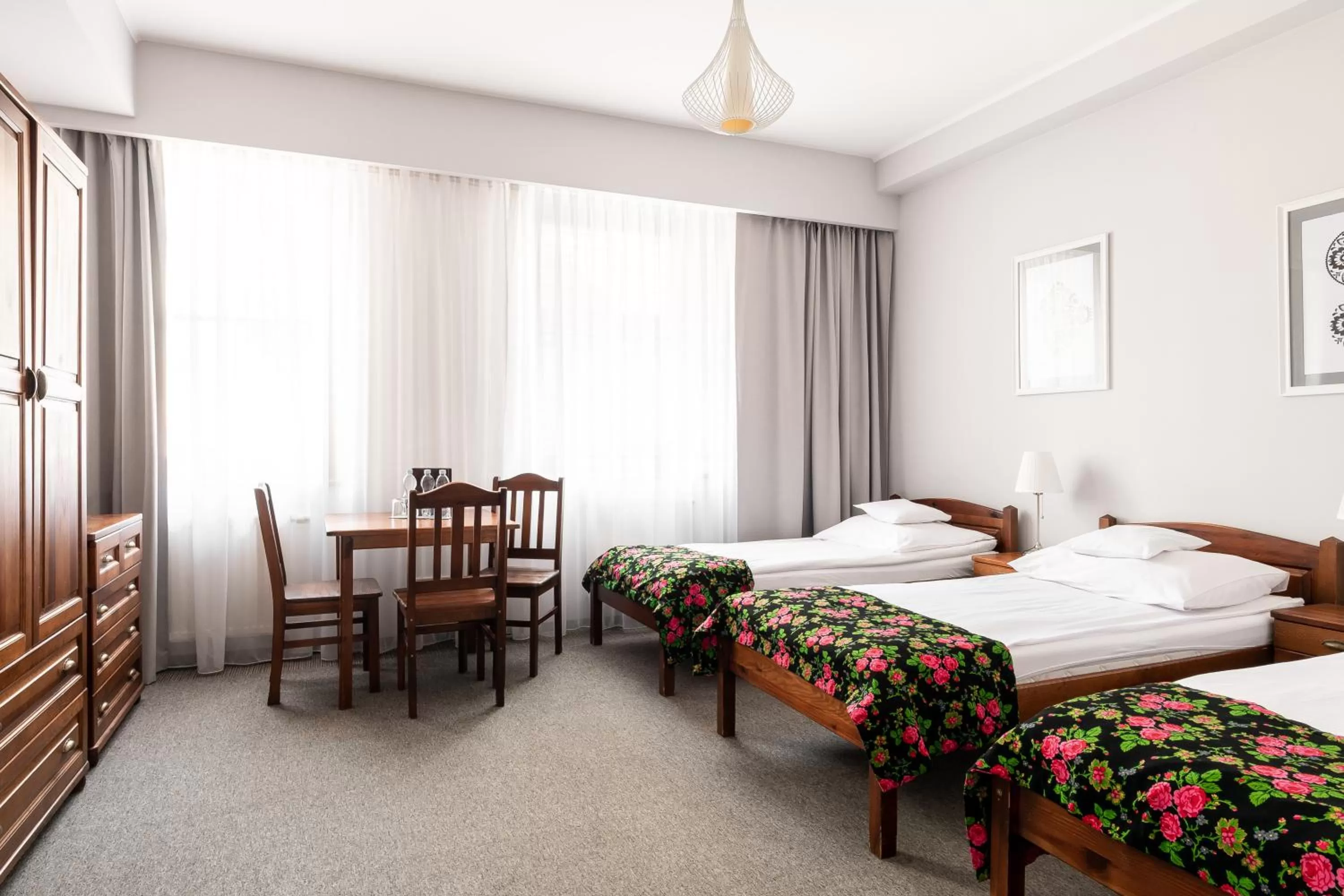 Bedroom, Bed in Rezydencja Sienkiewiczówka