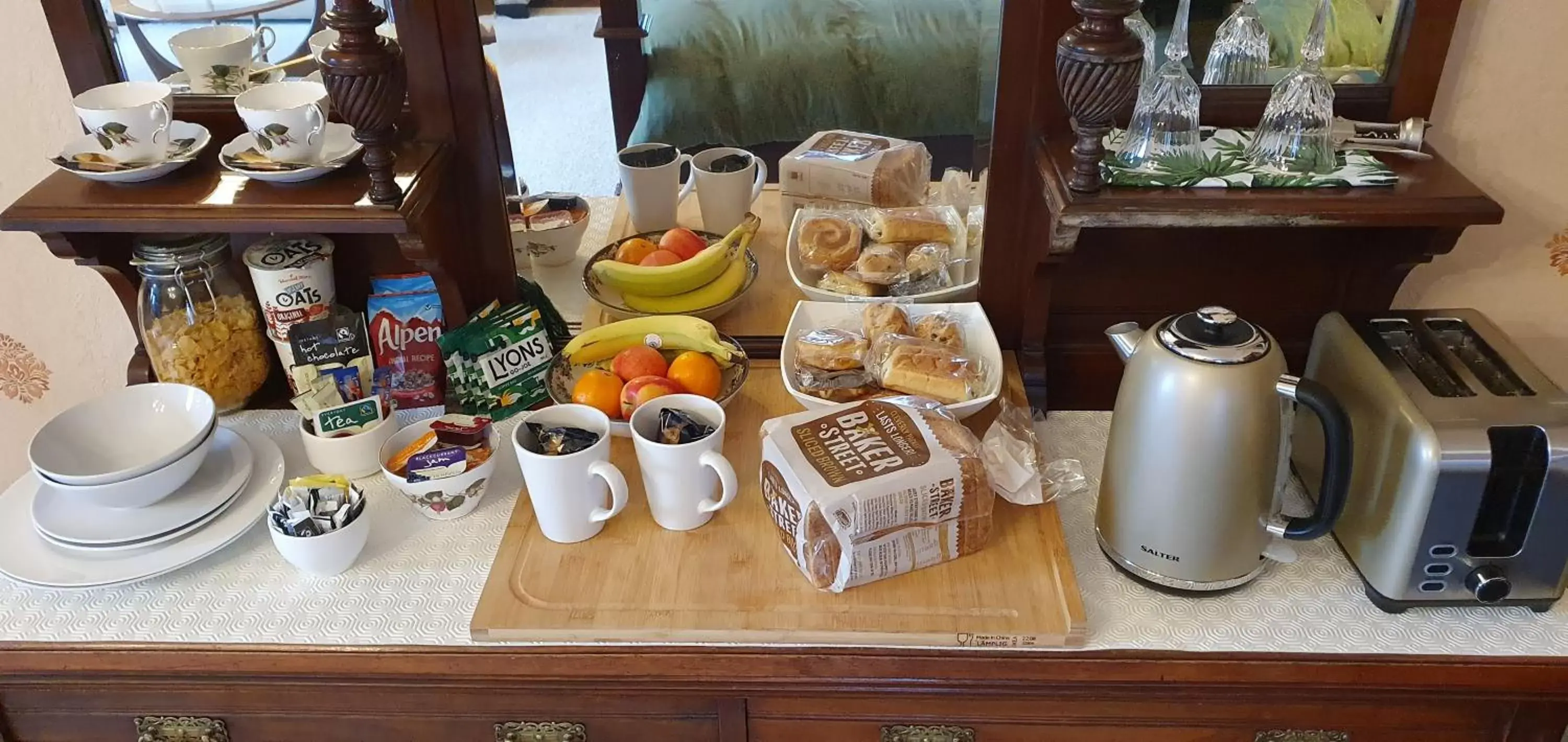 Breakfast in Cader Suite plus Luxury Hot Tub