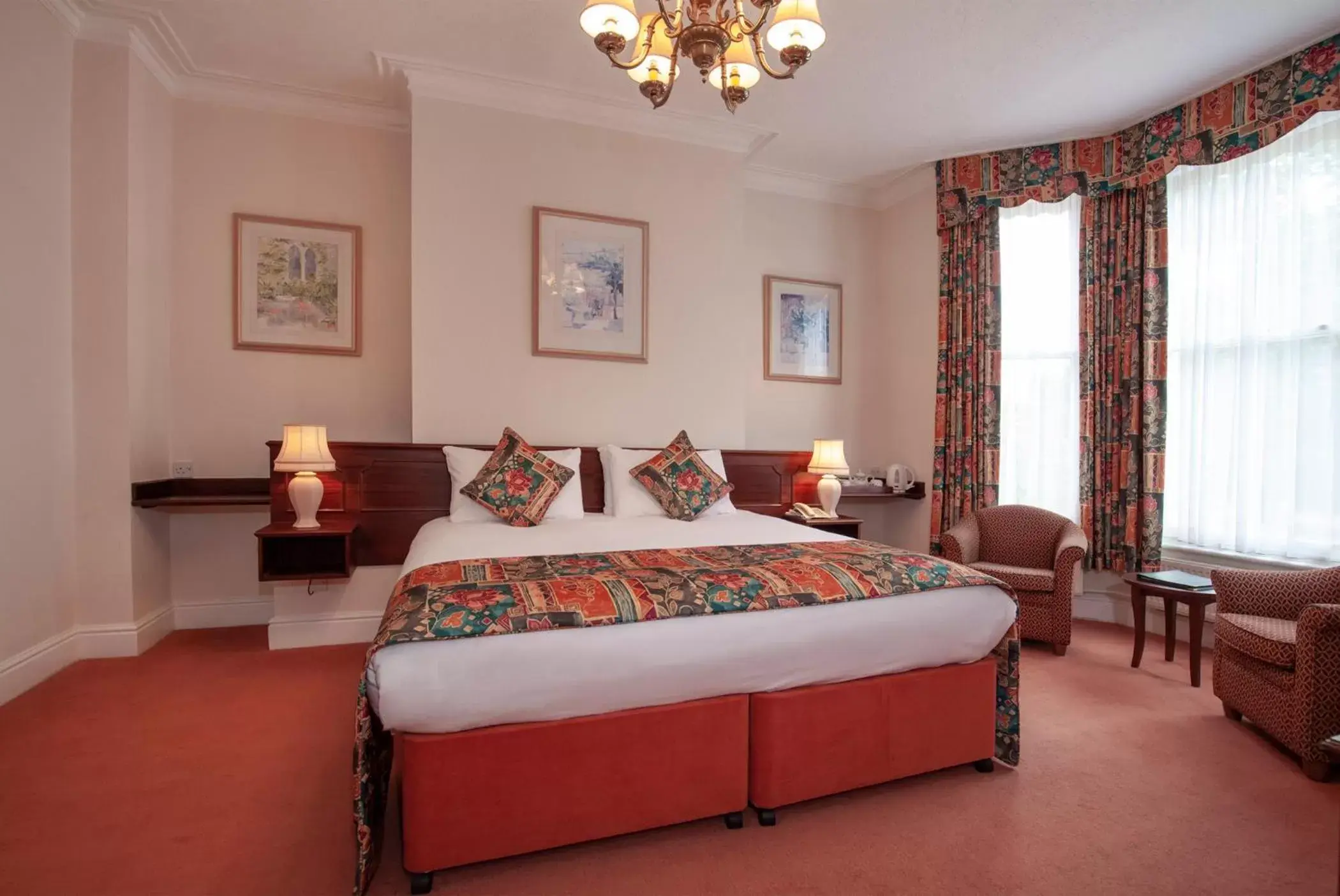 Bed in Arundel House Hotel