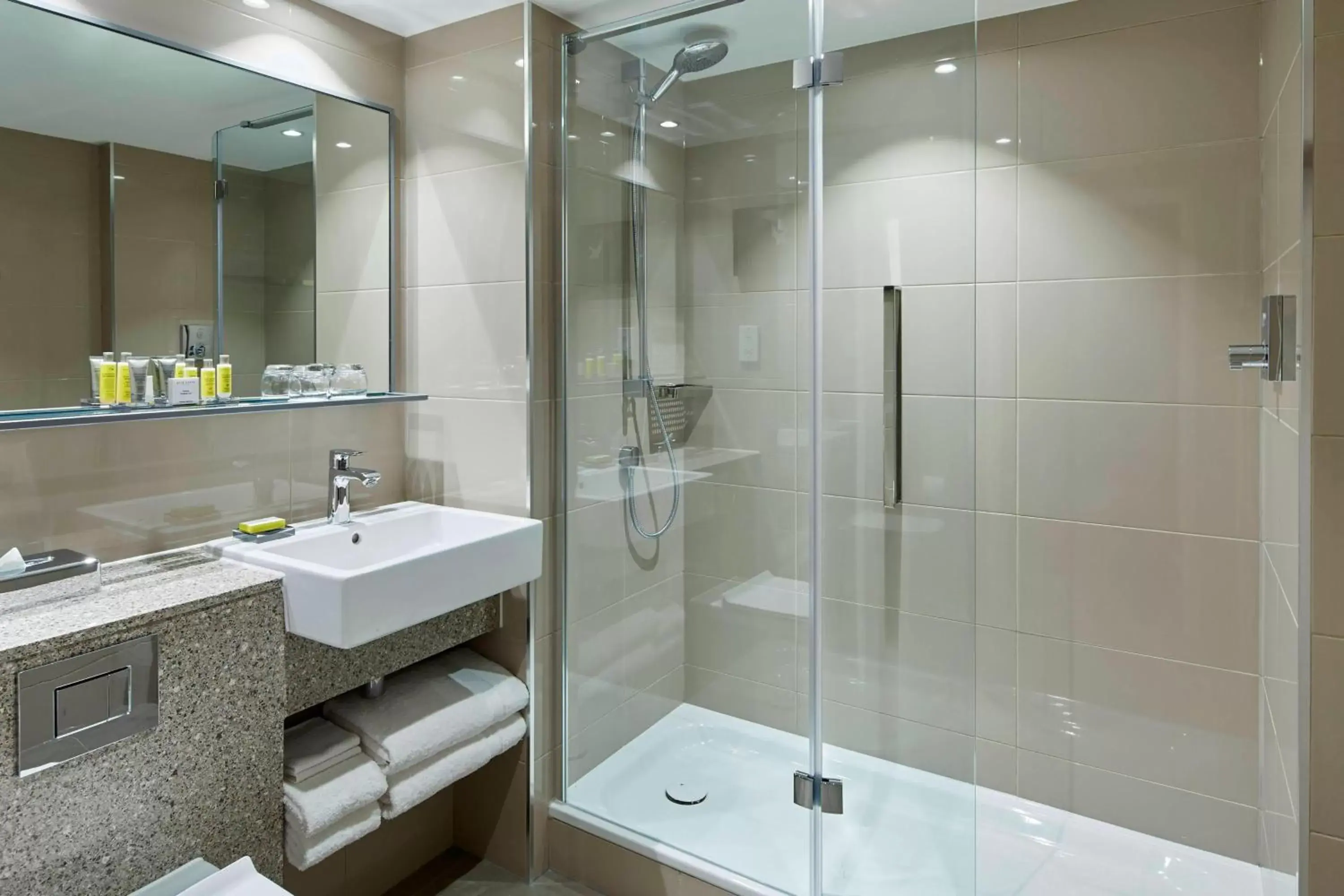 Bathroom in London Heathrow Marriott Hotel