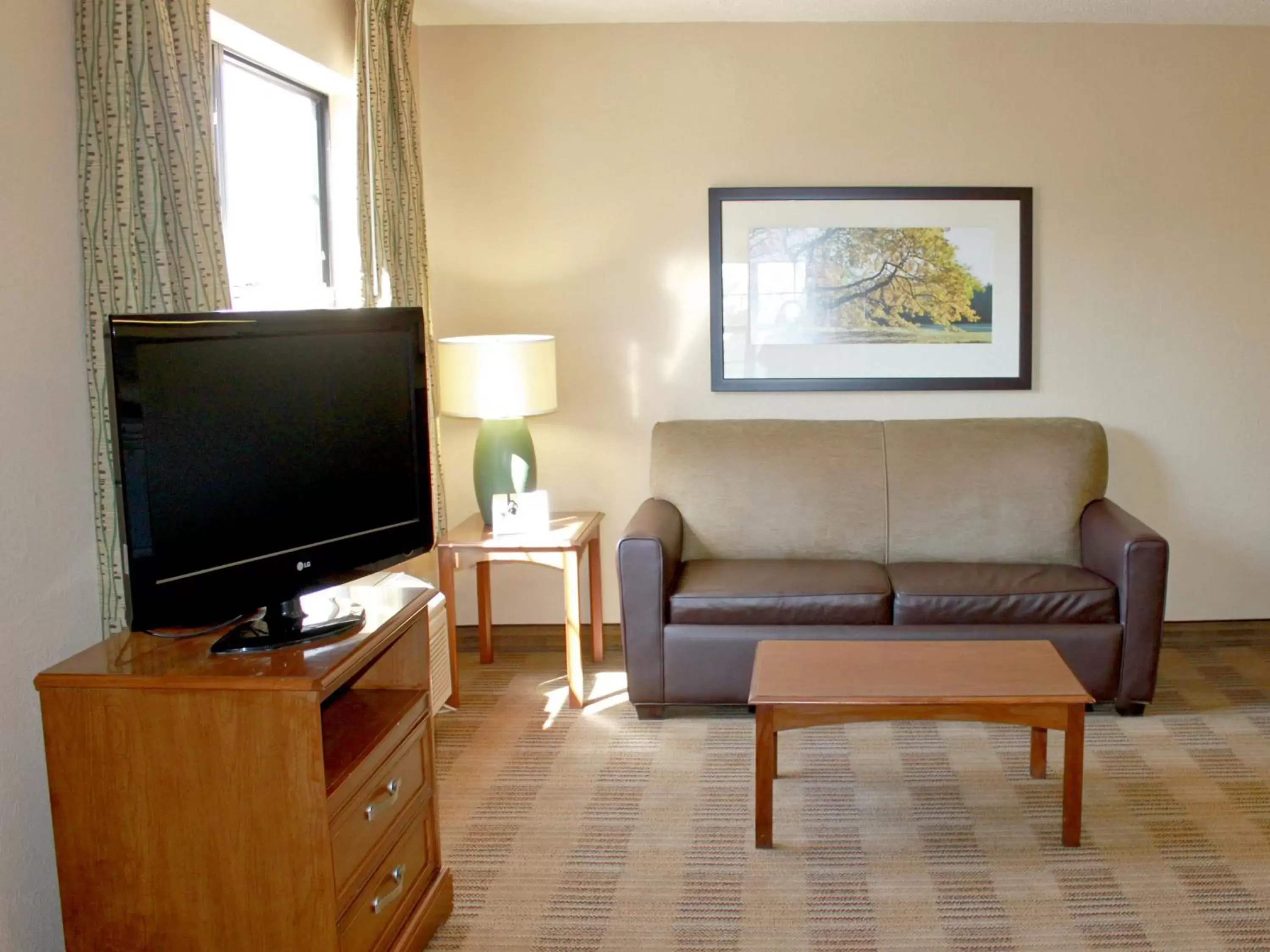 TV and multimedia, TV/Entertainment Center in Extended Stay America Suites - Kansas City - Airport - Tiffany Springs