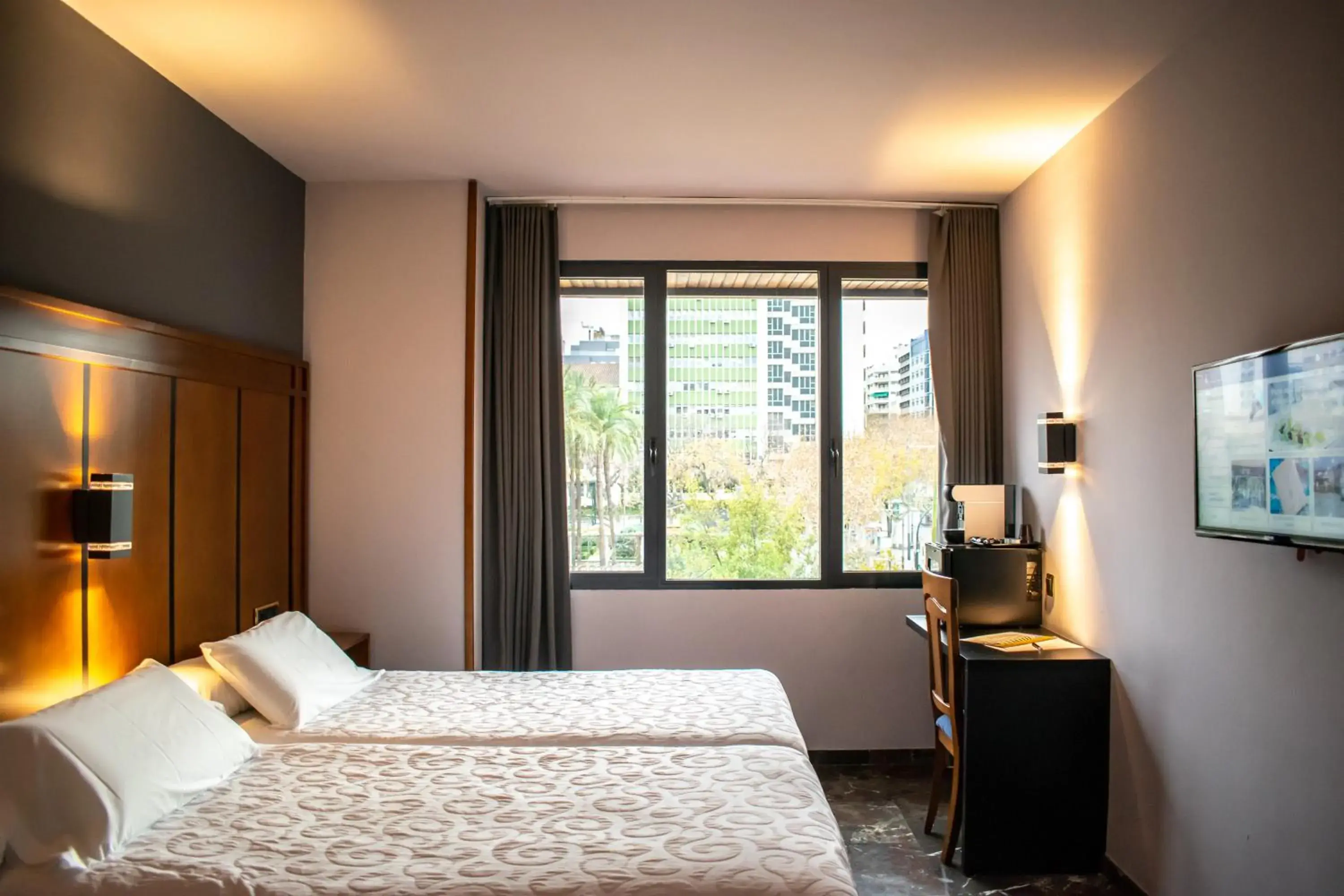 Bedroom, Bed in Hotel Condestable Iranzo
