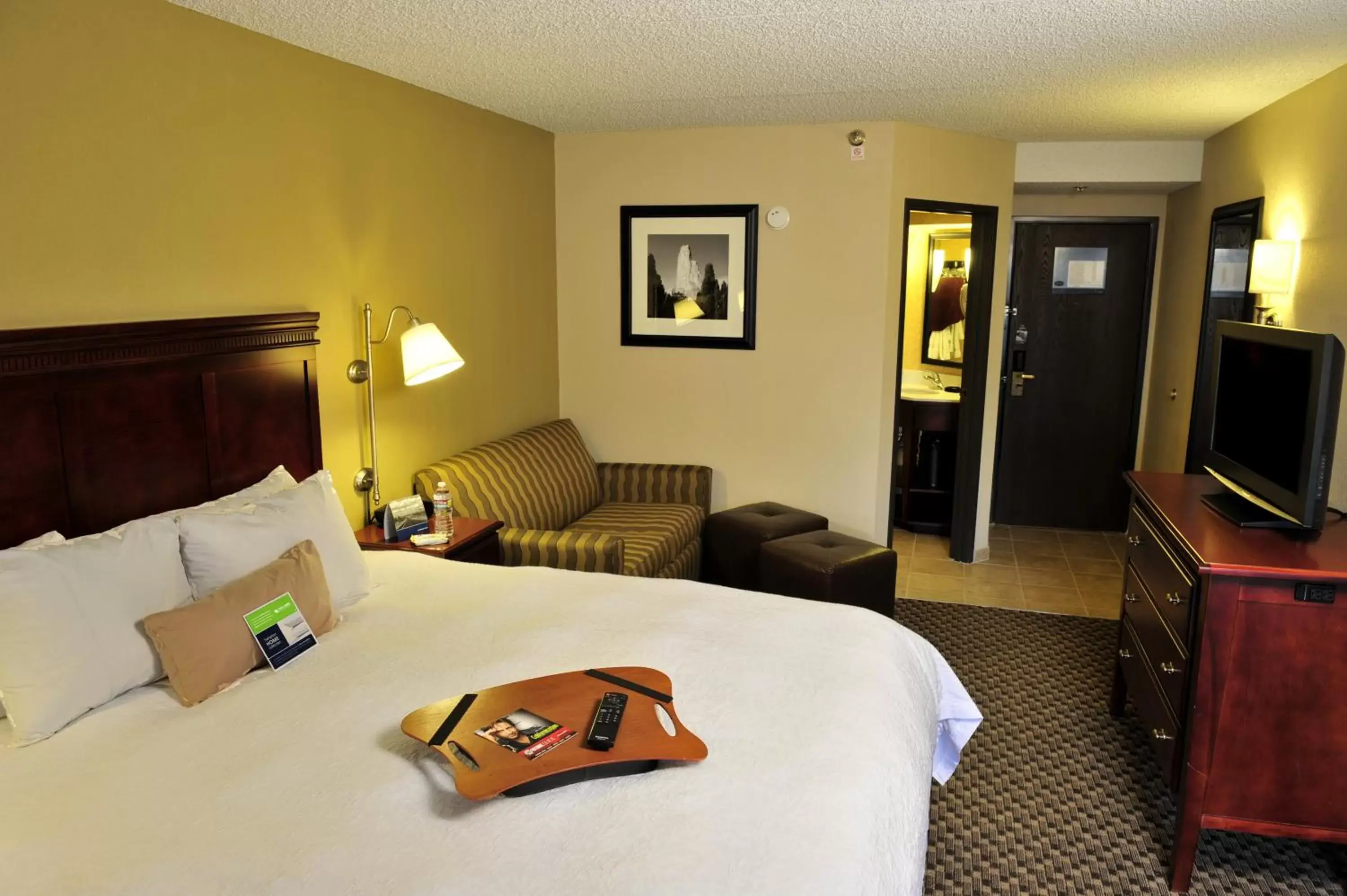 Photo of the whole room, Bed in Wingate by Wyndham Colorado Springs