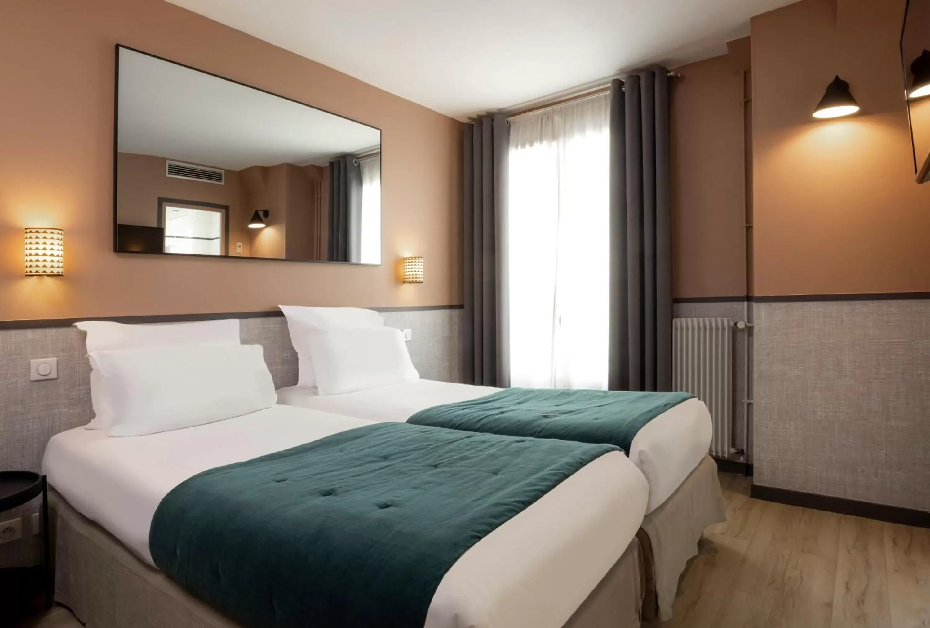 Photo of the whole room, Bed in Hôtel Marais de Launay