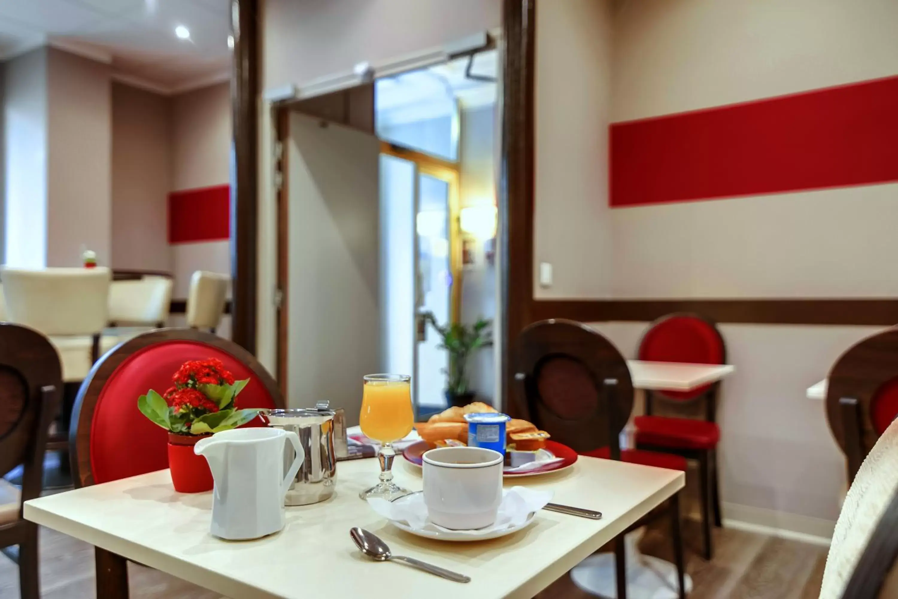 Breakfast, Restaurant/Places to Eat in Hotel Splendid