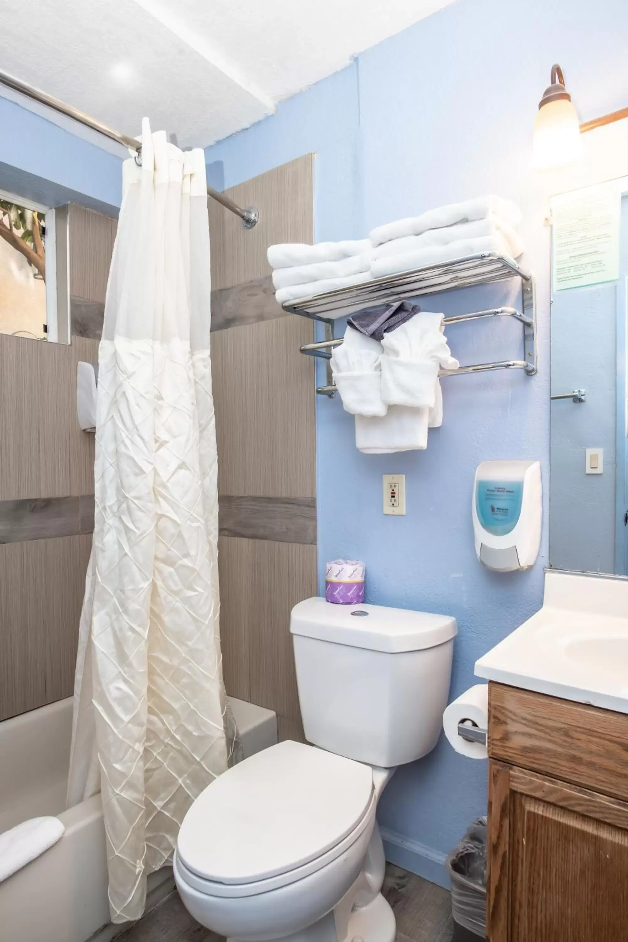 Aqua Breeze Inn Aqua Breeze Inn