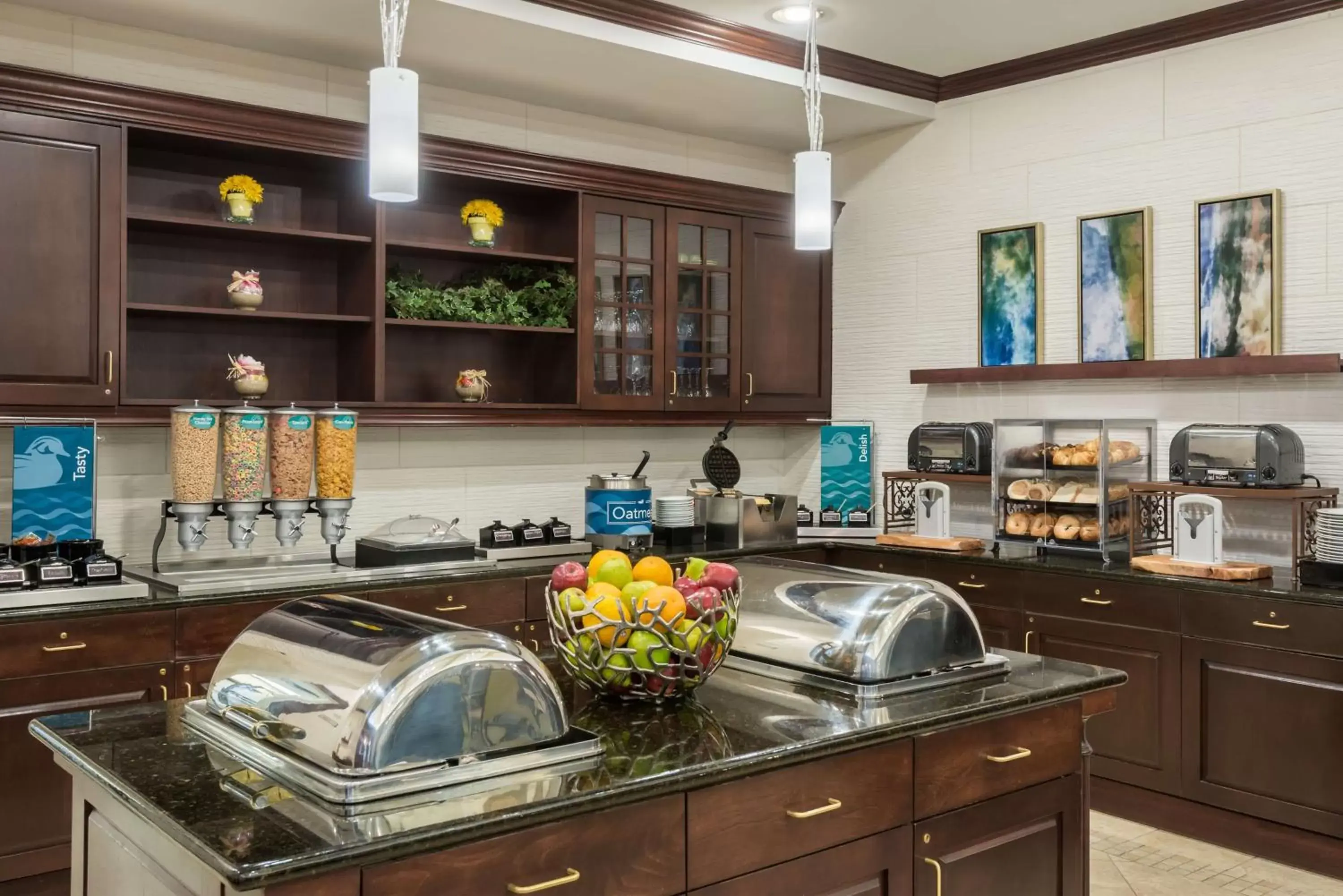 Breakfast, Kitchen/Kitchenette in Homewood Suites by Hilton Holyoke-Springfield/North