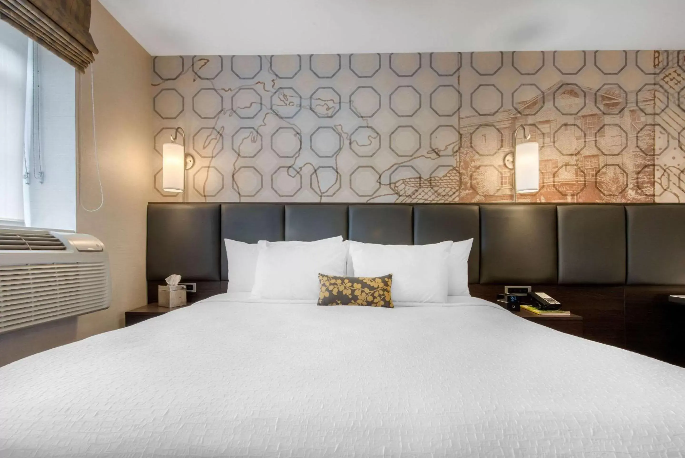 Photo of the whole room, Bed in The Champlain Waterfront Hotel, an Ascend Hotel Collection