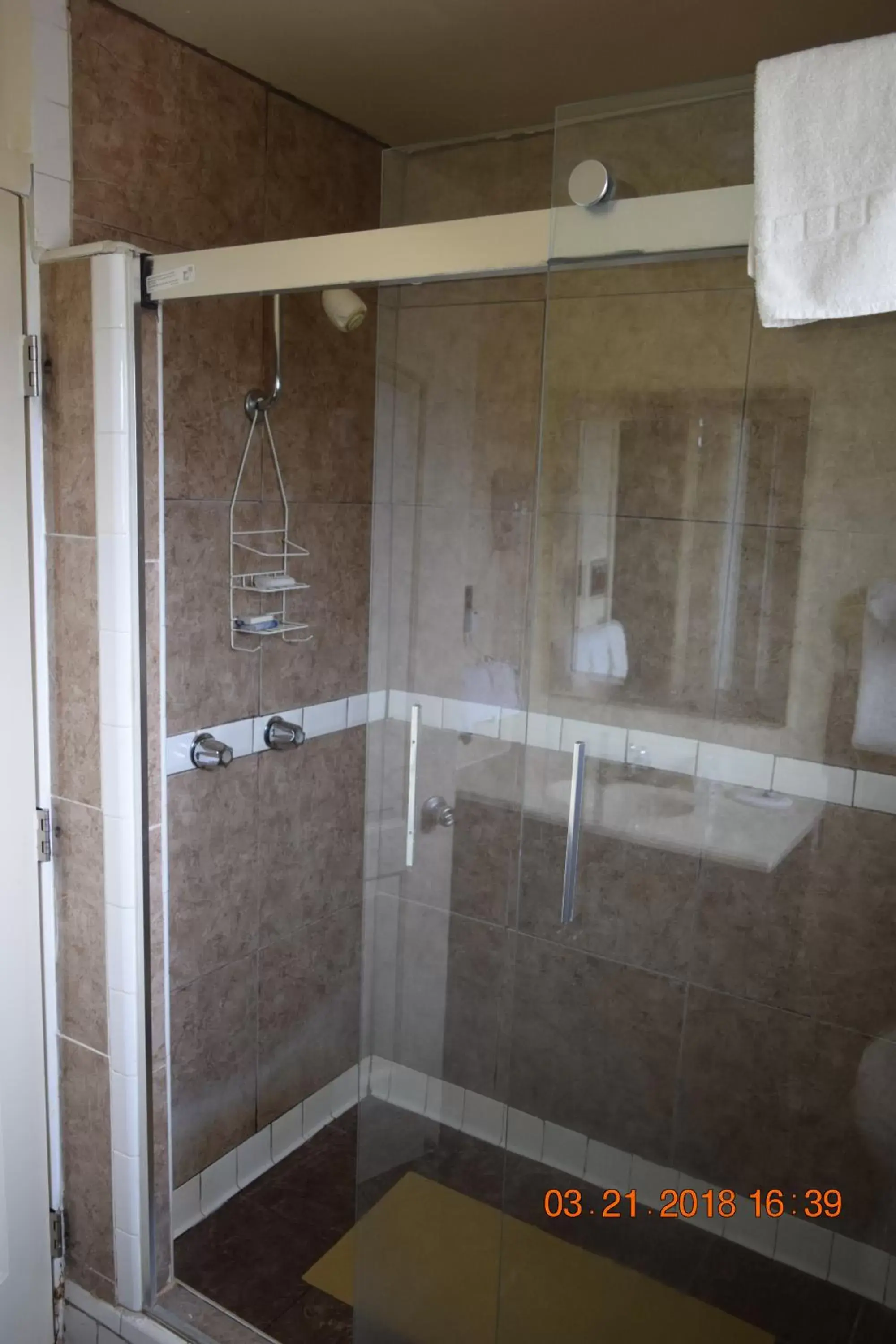 Shower, Bathroom in Stanlunds Inn and Suites